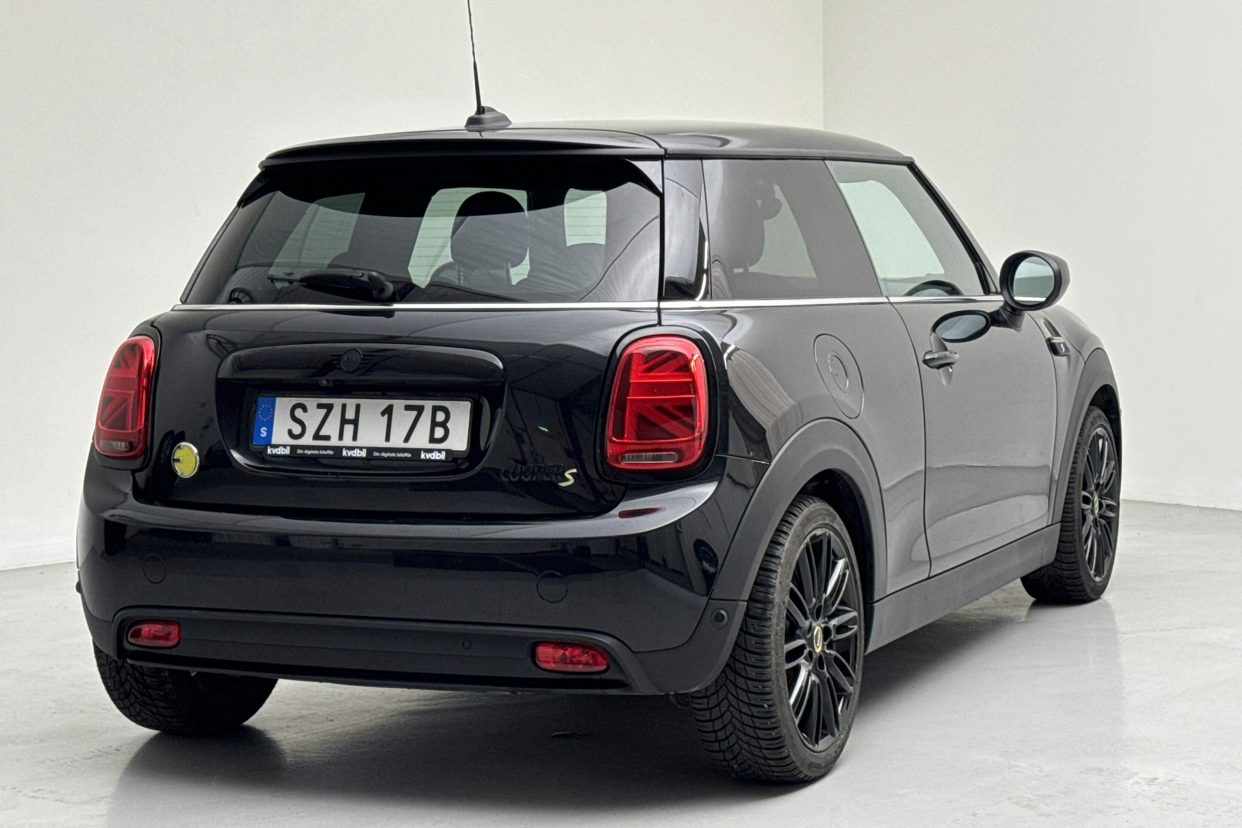 MINI Cooper SE, F56 LCI (184hk) - 23 890 km - Automaatne - must - 2023