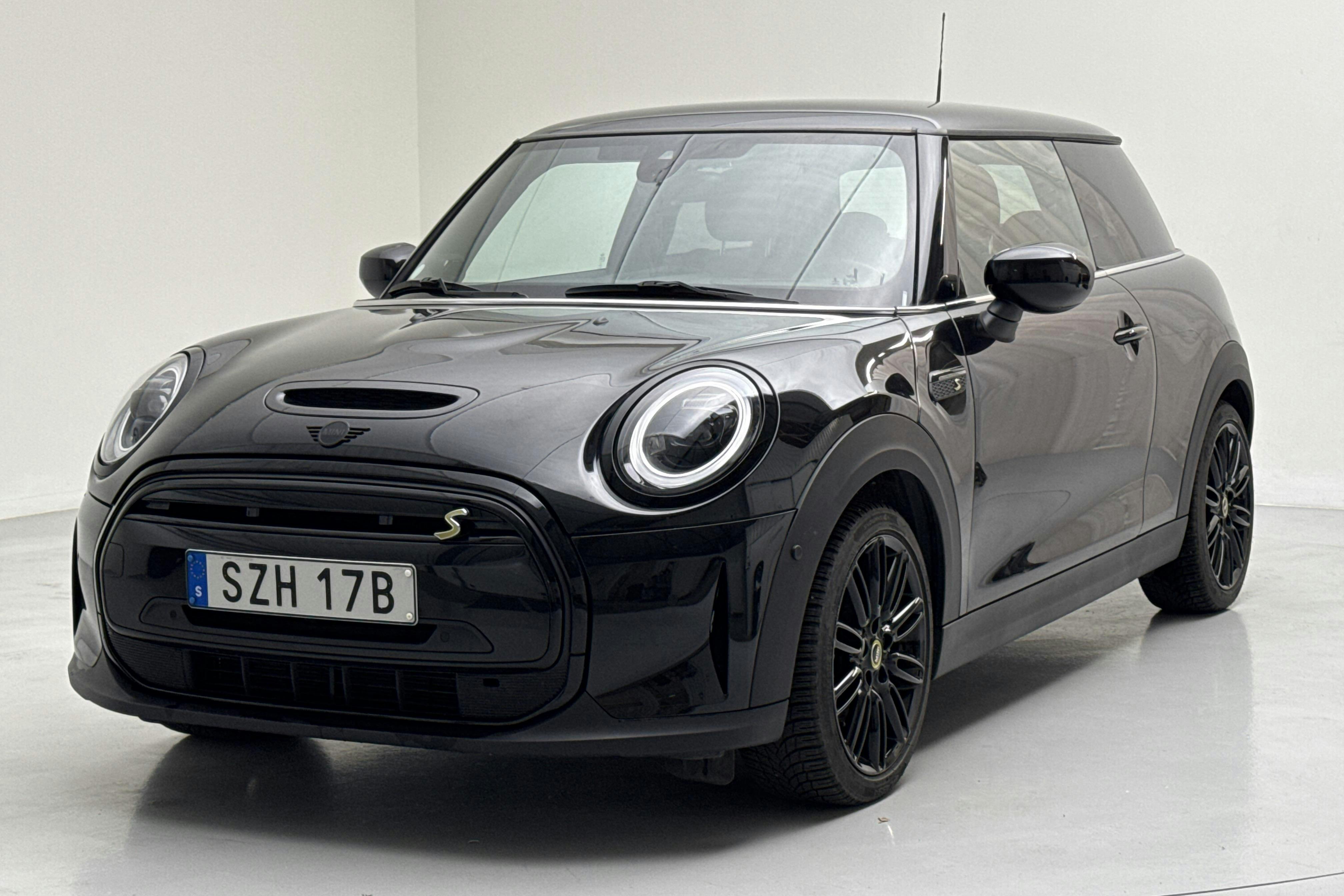 MINI Cooper SE, F56 LCI (184hk) - 23 890 km - Automaatne - must - 2023