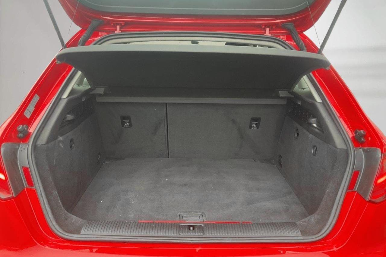 Audi A3 1.4 TFSI g-tron Sportback (110hk) - 223 890 km - Käsitsi - punane - 2016