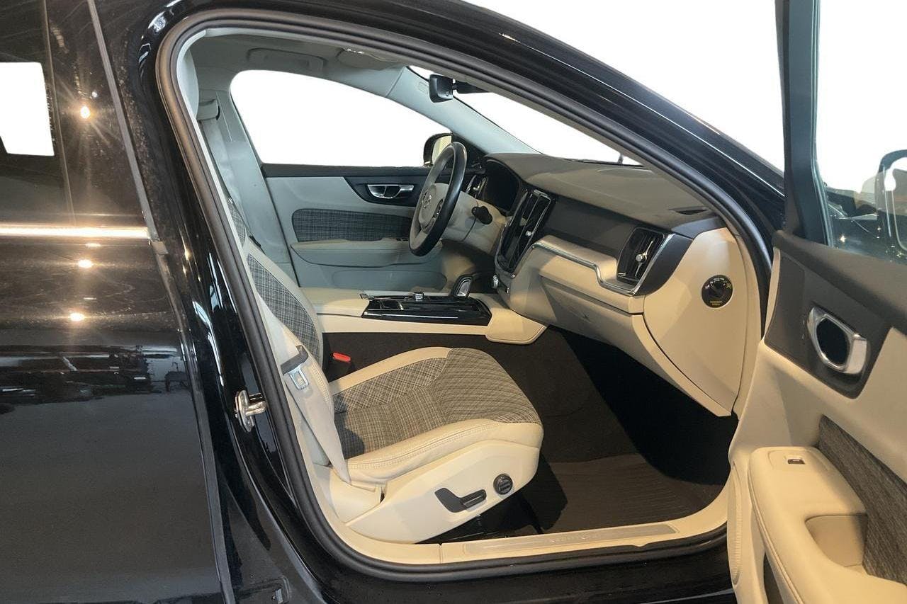 Volvo V60 T6 AWD Twin Engine (340hk) - 113 150 km - Automatic - black - 2021