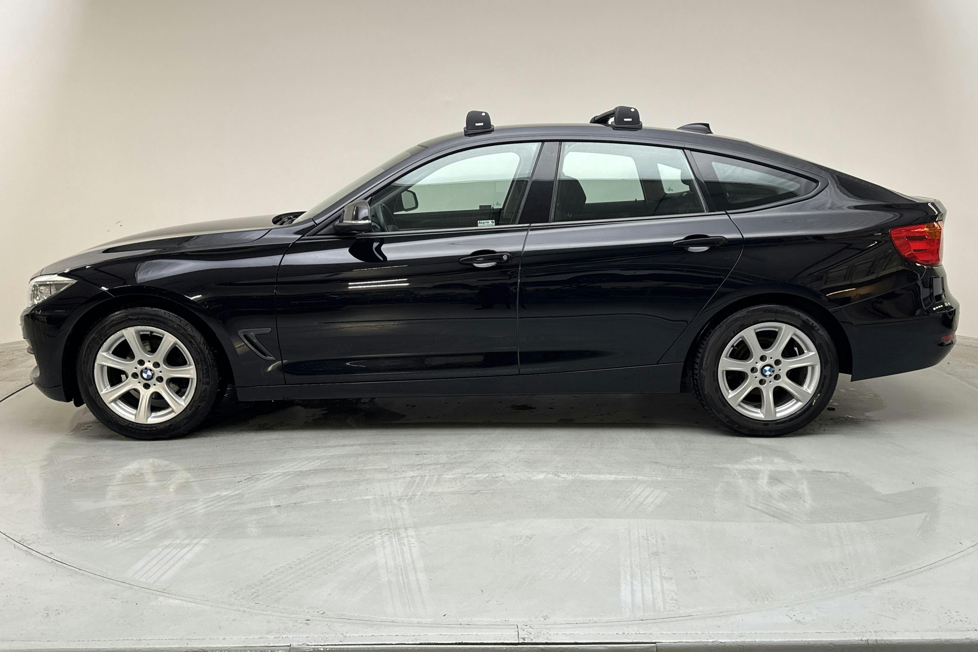 BMW 318d GT, F34 (143hk) - 135 000 km - Manual - black - 2014