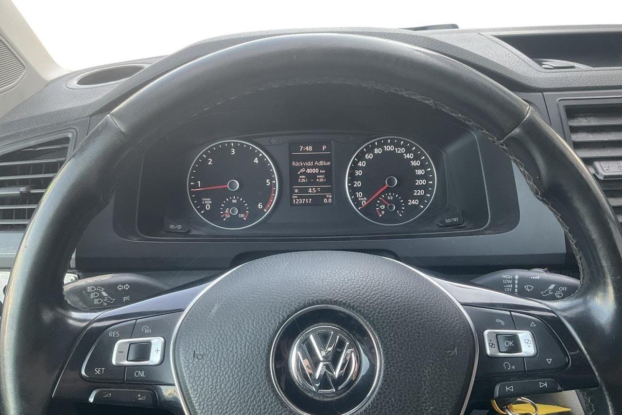 VW Transporter T6 2.0 TDI BMT Skåp 4MOTION (150hk) - 123 720 km - Automaatne - valge - 2016