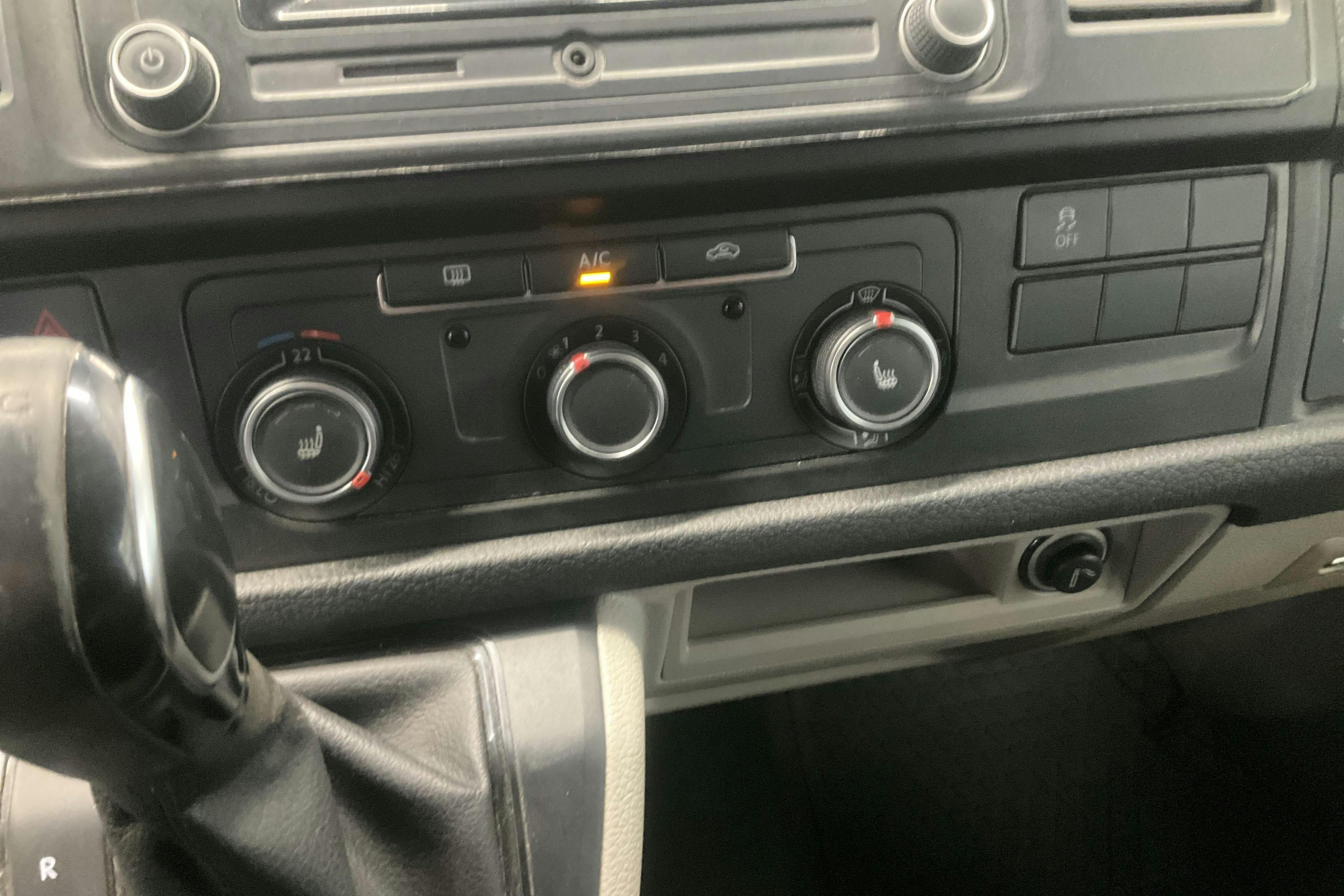 VW Transporter T6 2.0 TDI BMT Skåp 4MOTION (150hk) - 123 720 km - Automaatne - valge - 2016