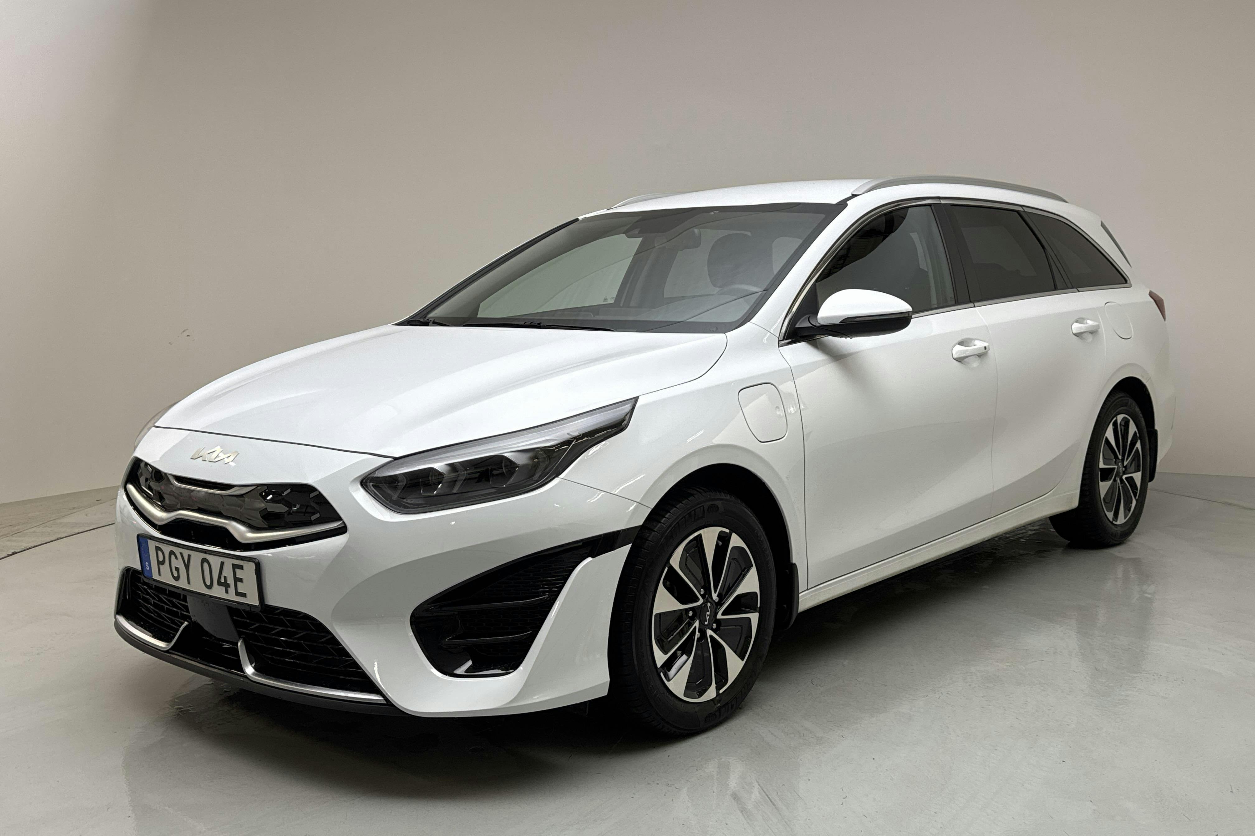 KIA Ceed 1.6 Plug-in Hybrid SW (141hk) - 4 625 mil - Automat - vit - 2022