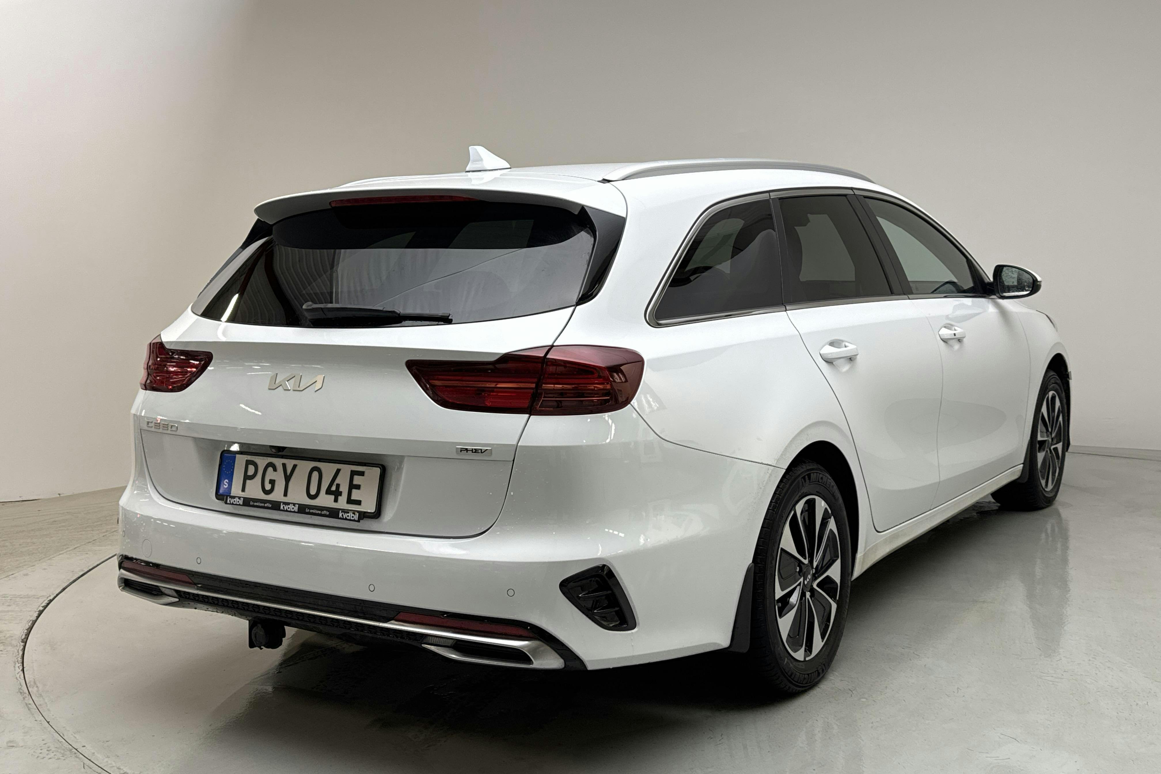 KIA Ceed 1.6 Plug-in Hybrid SW (141hk) - 4 625 mil - Automat - vit - 2022