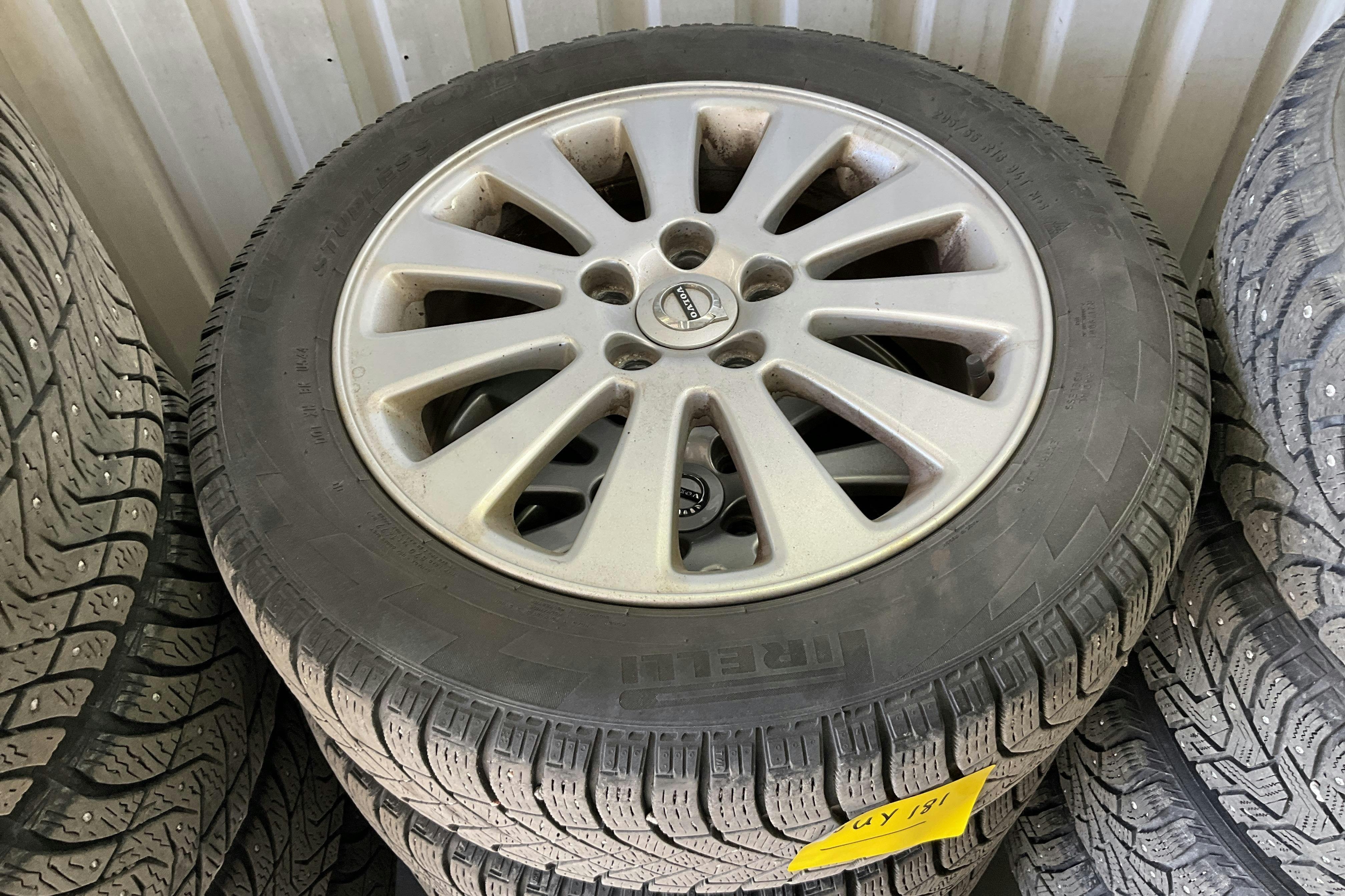 Volvo V40 T2 (122hk) - 12 066 mil - Manuell - svart - 2016