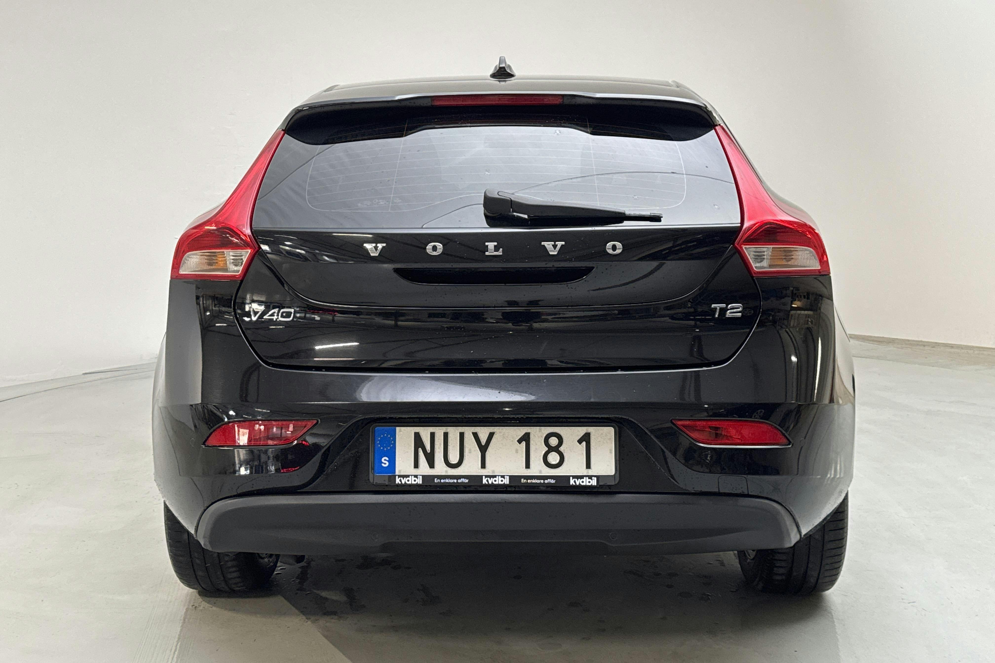 Volvo V40 T2 (122hk) - 12 066 mil - Manuell - svart - 2016