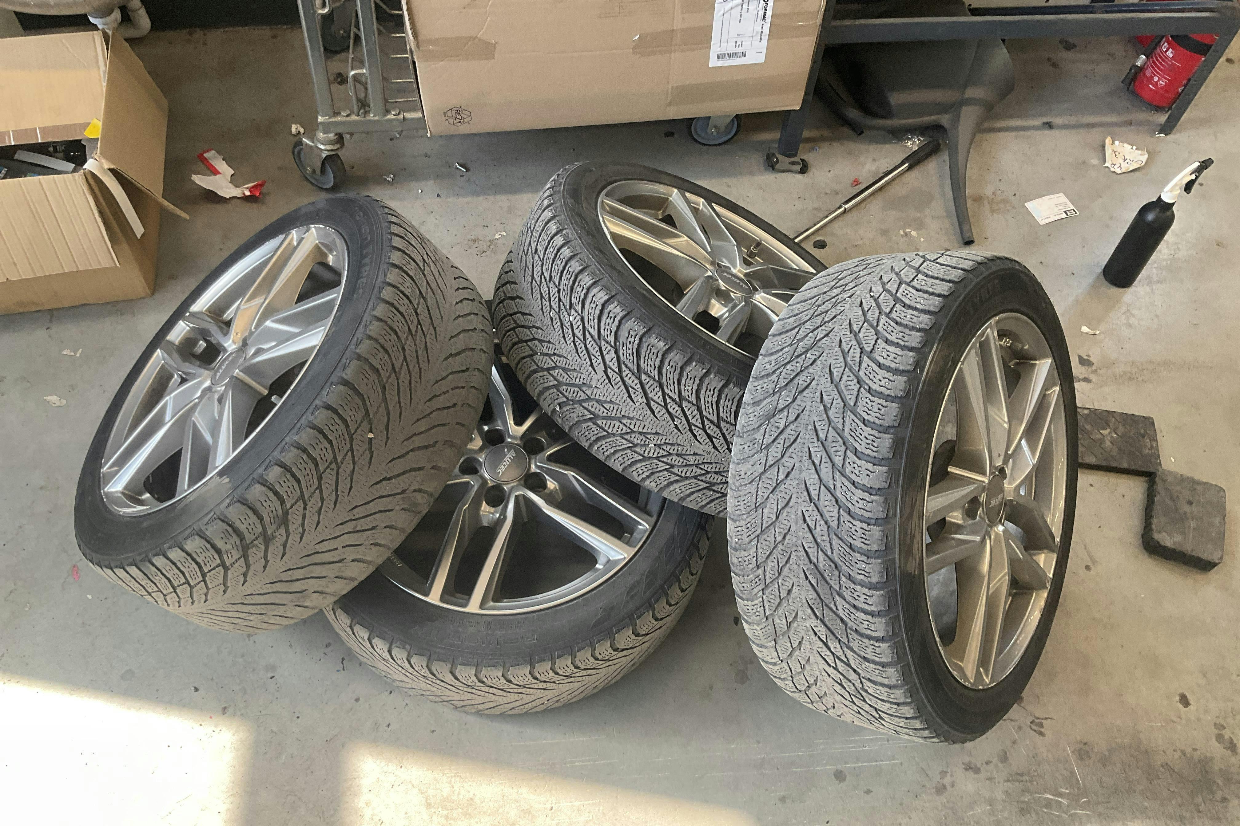 Tesla Model 3 Standard Range RWD - 109 500 km - Automatic - gray - 2019