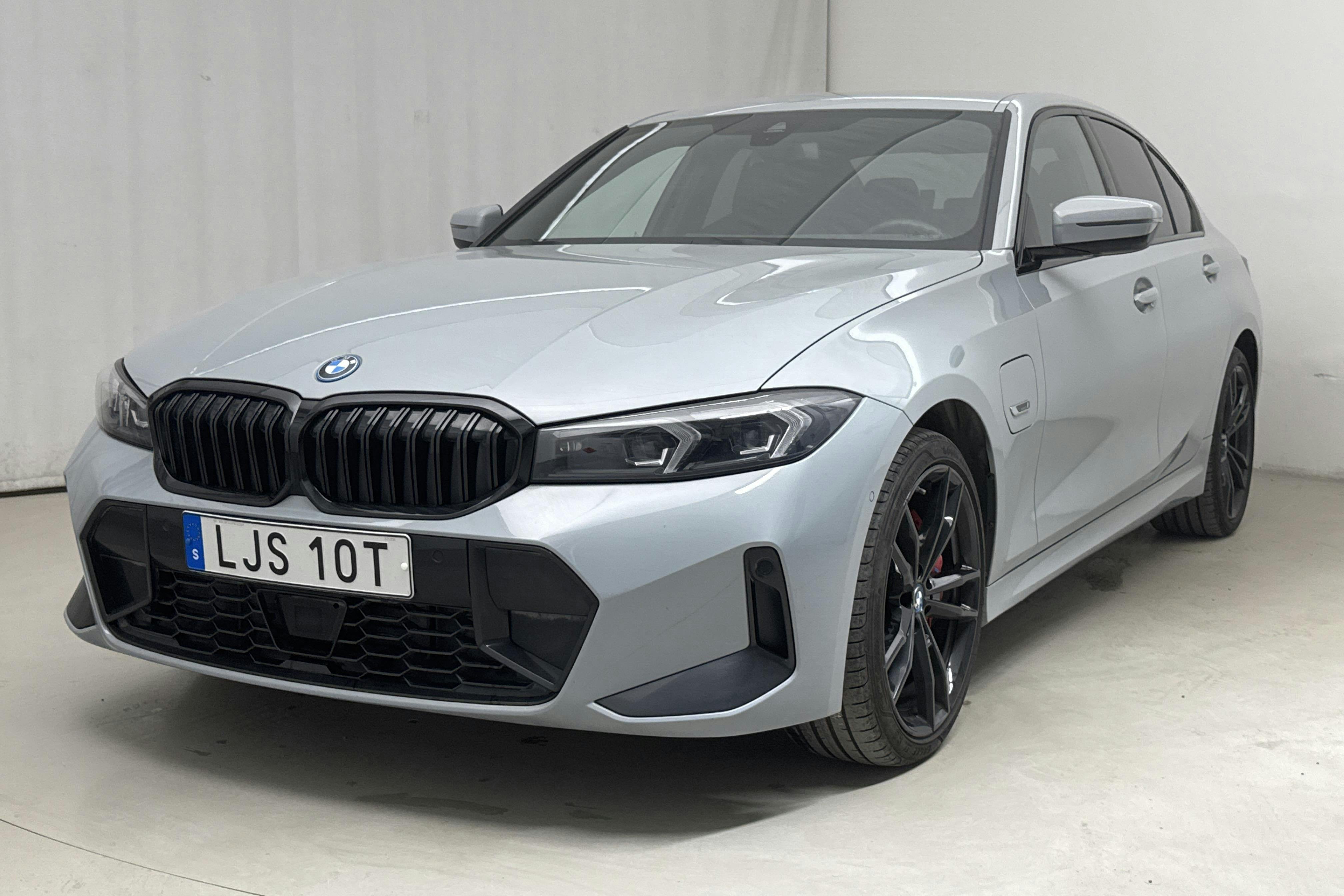 BMW 330e xDrive Sedan LCI, G20 (292hk) - 42 090 km - Automatic - gray - 2023