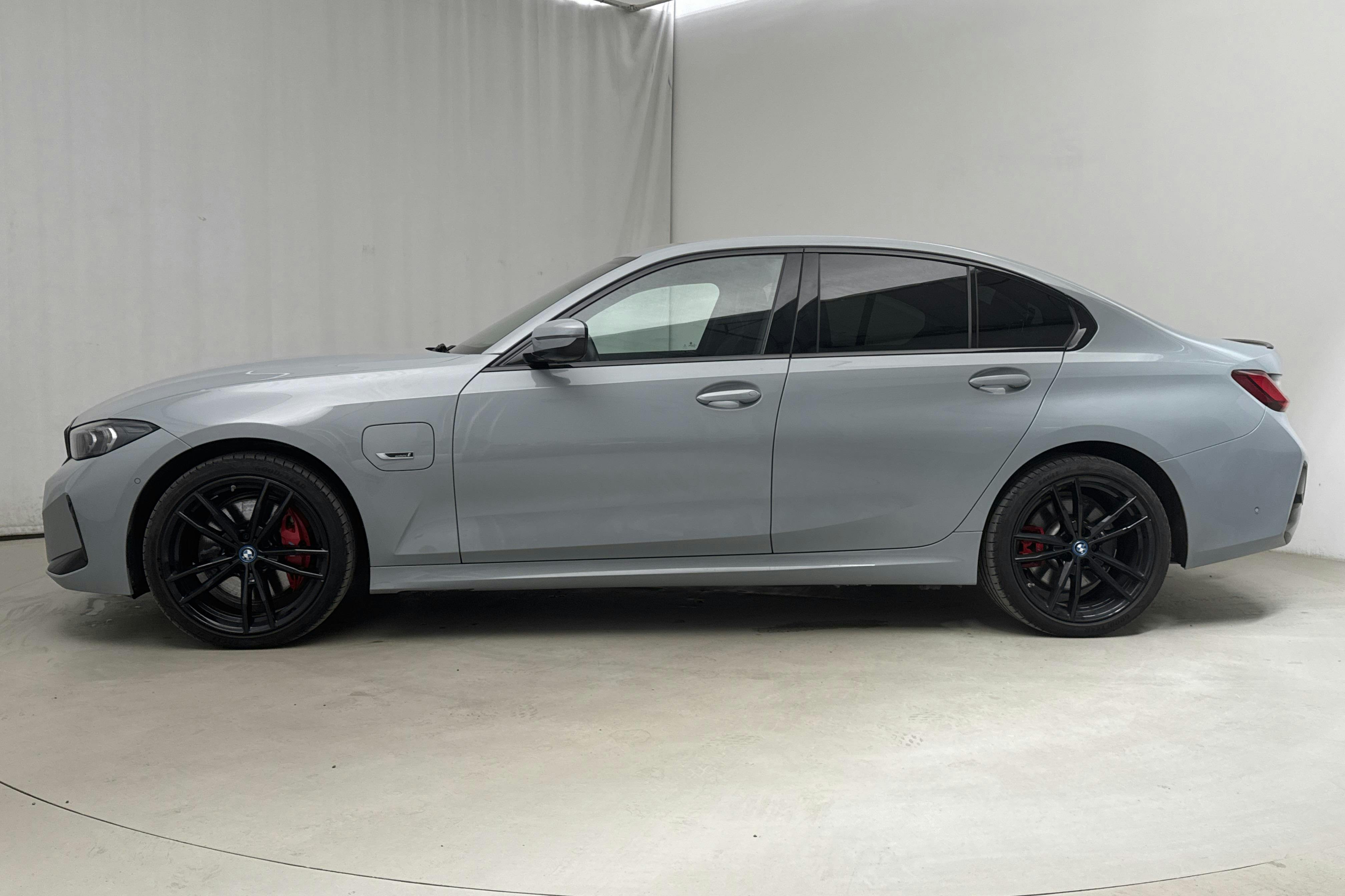 BMW 330e xDrive Sedan LCI, G20 (292hk) - 42 090 km - Automatic - gray - 2023