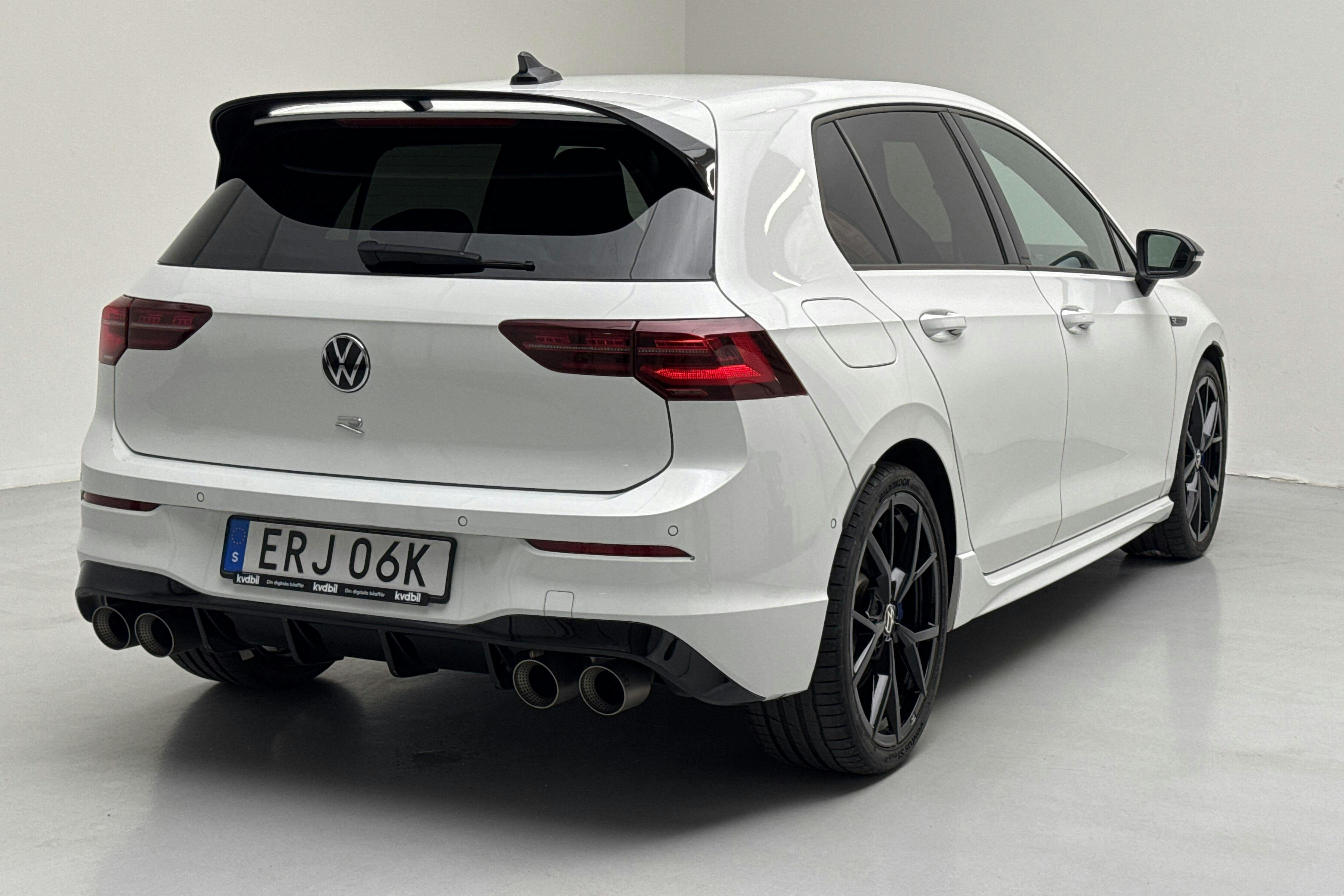 VW Golf VIII R 4-Motion (320hk) - 1 239 mil - Automat - vit - 2022