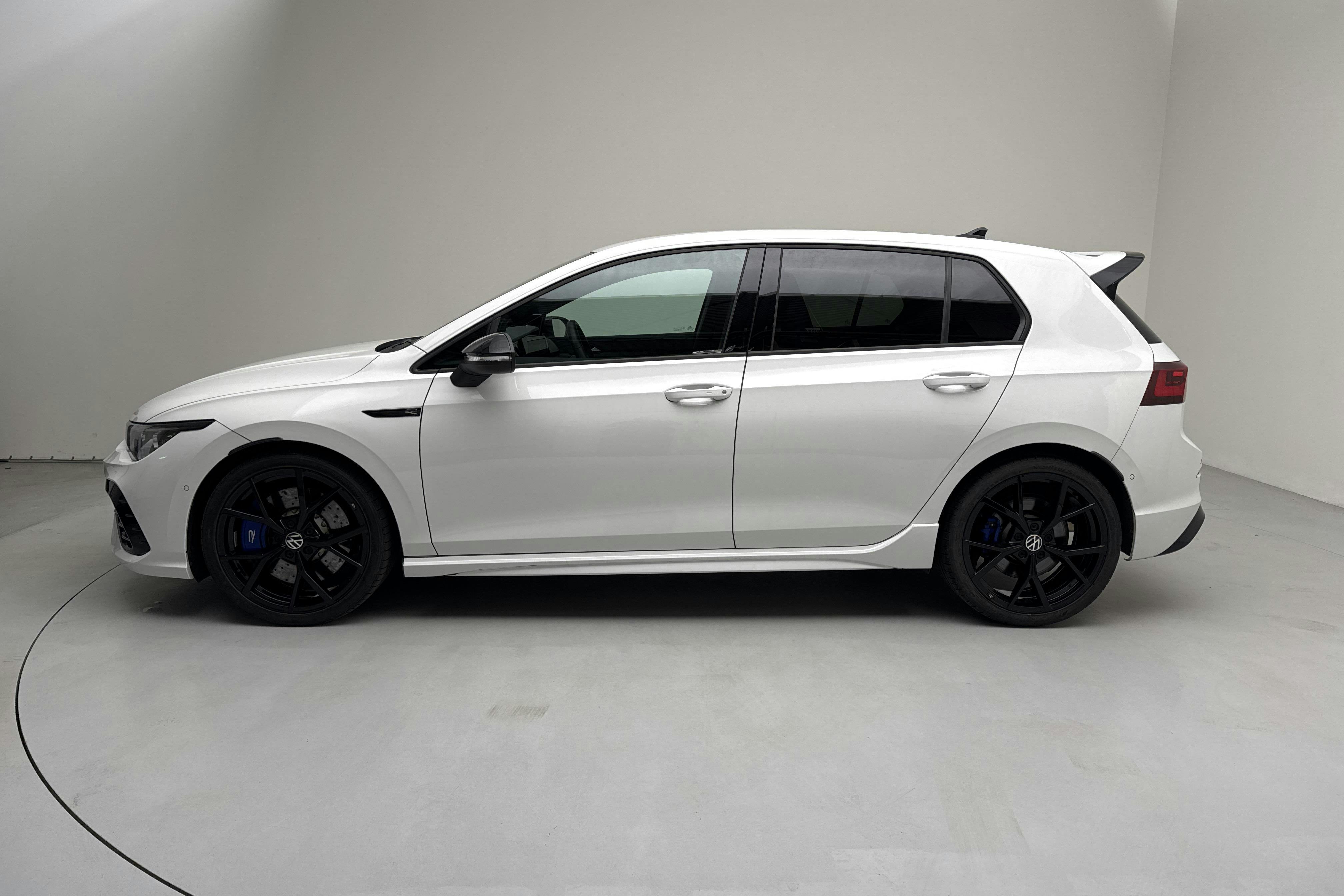 VW Golf VIII R 4-Motion (320hk) - 1 239 mil - Automat - vit - 2022