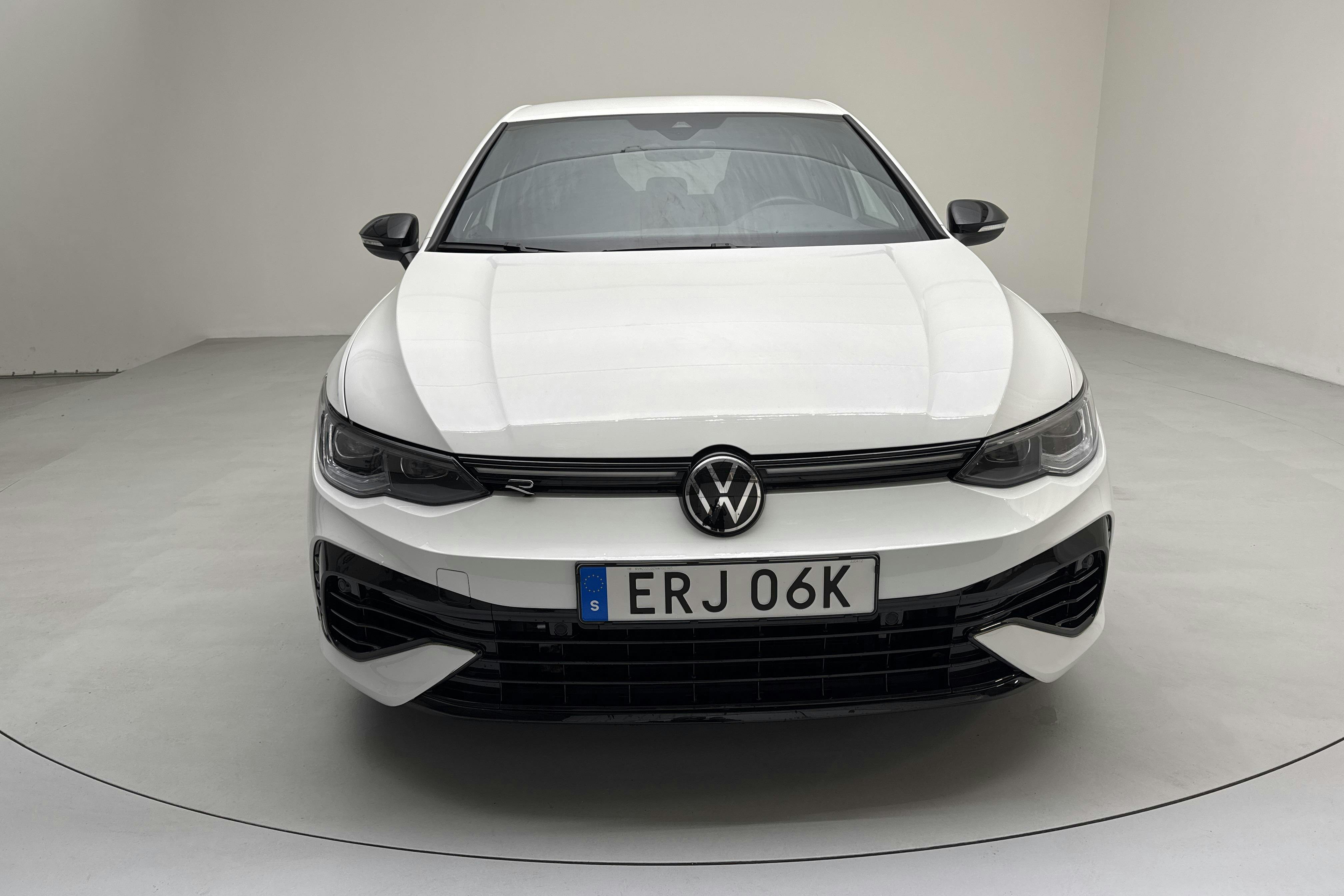 VW Golf VIII R 4-Motion (320hk) - 1 239 mil - Automat - vit - 2022