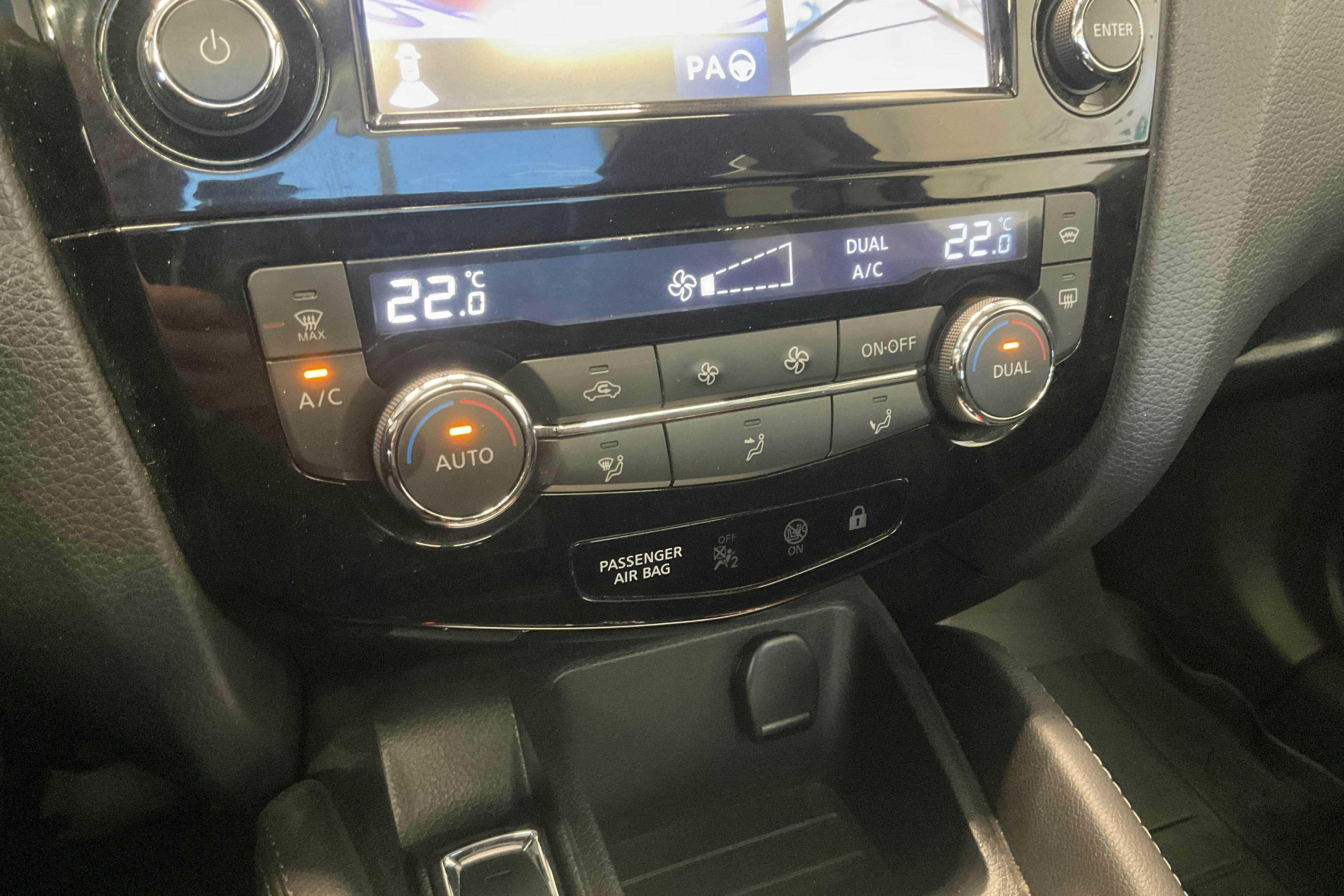 Nissan Qashqai 1.6 dCi (130hk) - 12 566 mil - Automat - röd - 2014