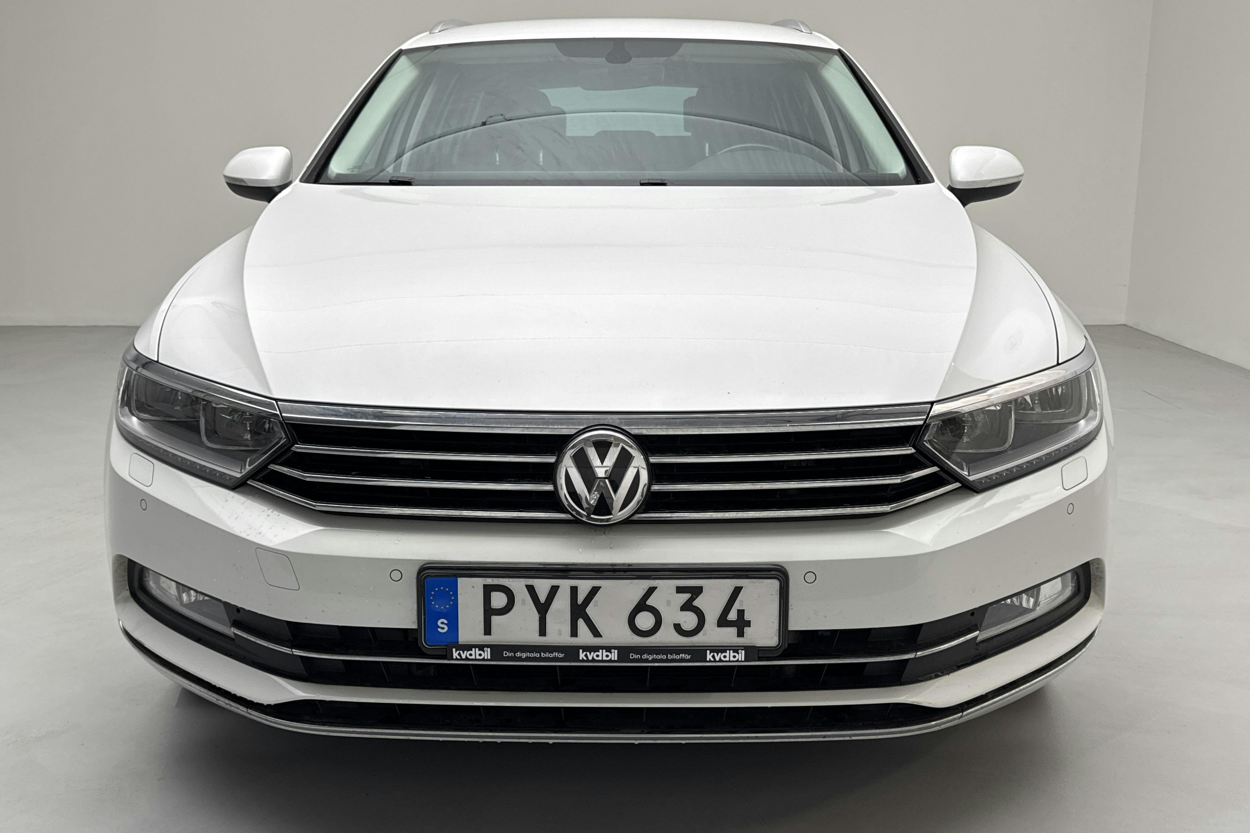 VW Passat 2.0 TDI Sportscombi (190hk) - 141 760 km - Automatic - white - 2016