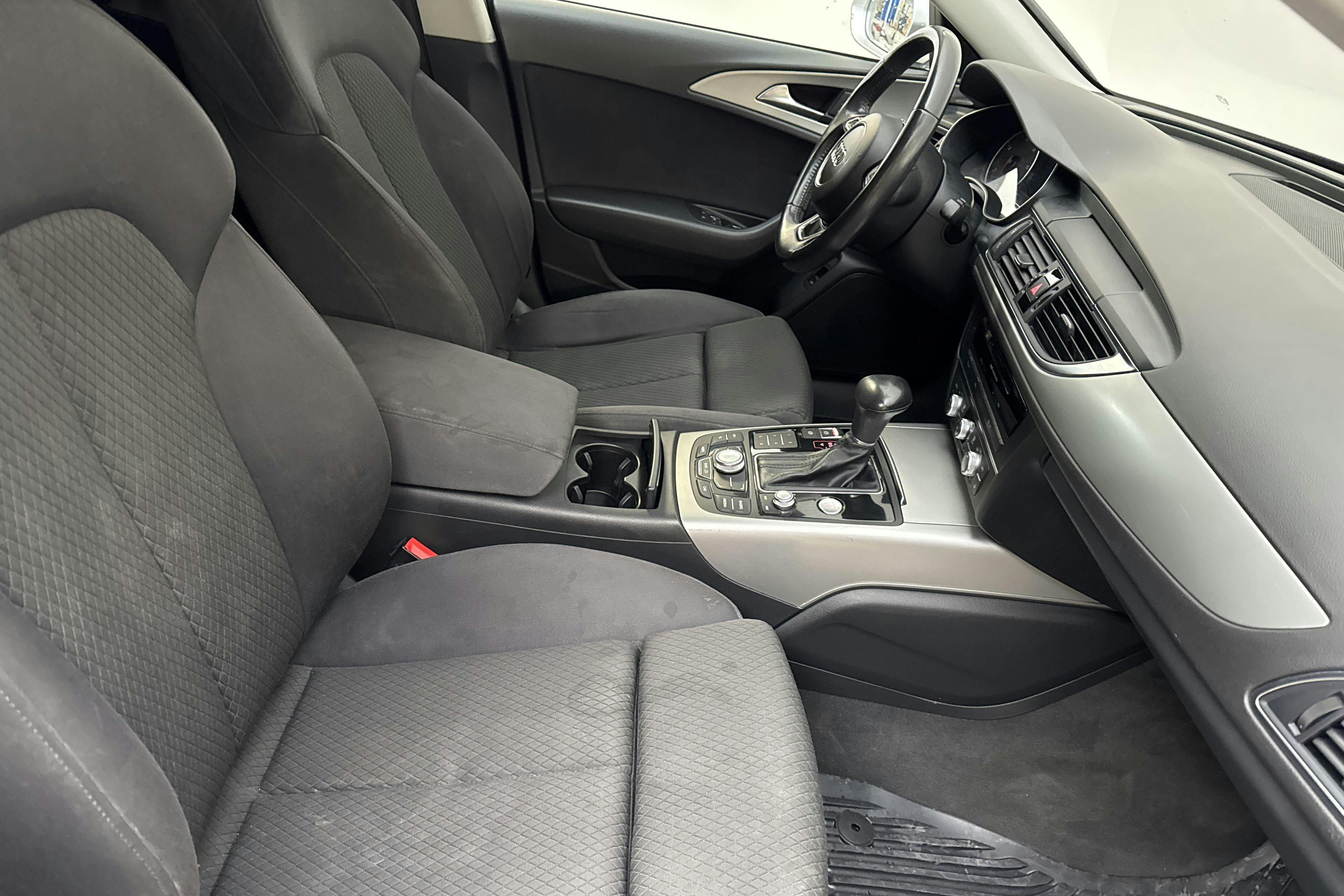 Audi A6 2.0 TDI Avant (177hk) - 124 850 km - Automatyczna - srebro - 2014