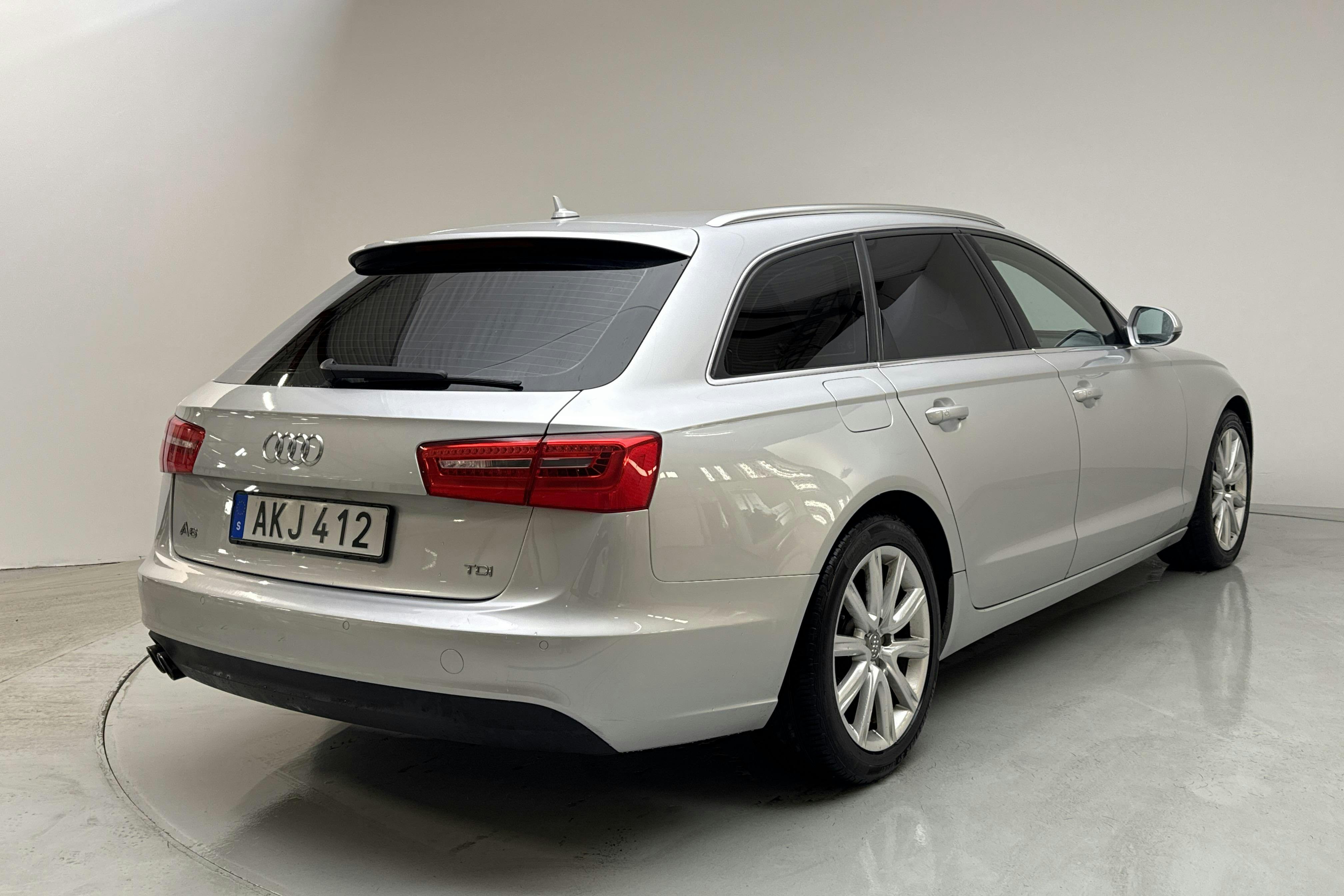 Audi A6 2.0 TDI Avant (177hk) - 124 850 km - Automatyczna - srebro - 2014