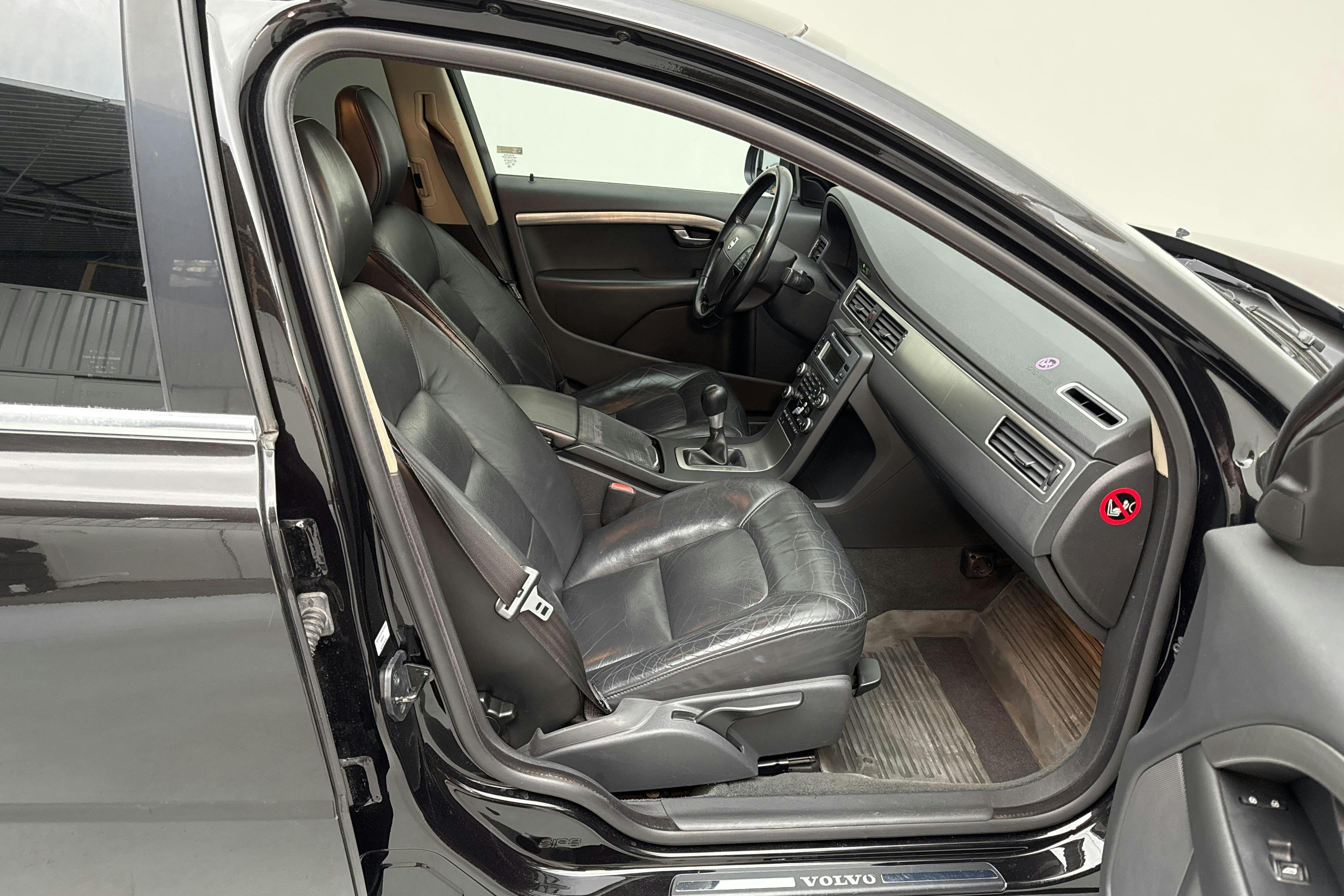 Volvo S80 2.5T (200hk) - 18 663 mil - Manuell - svart - 2008