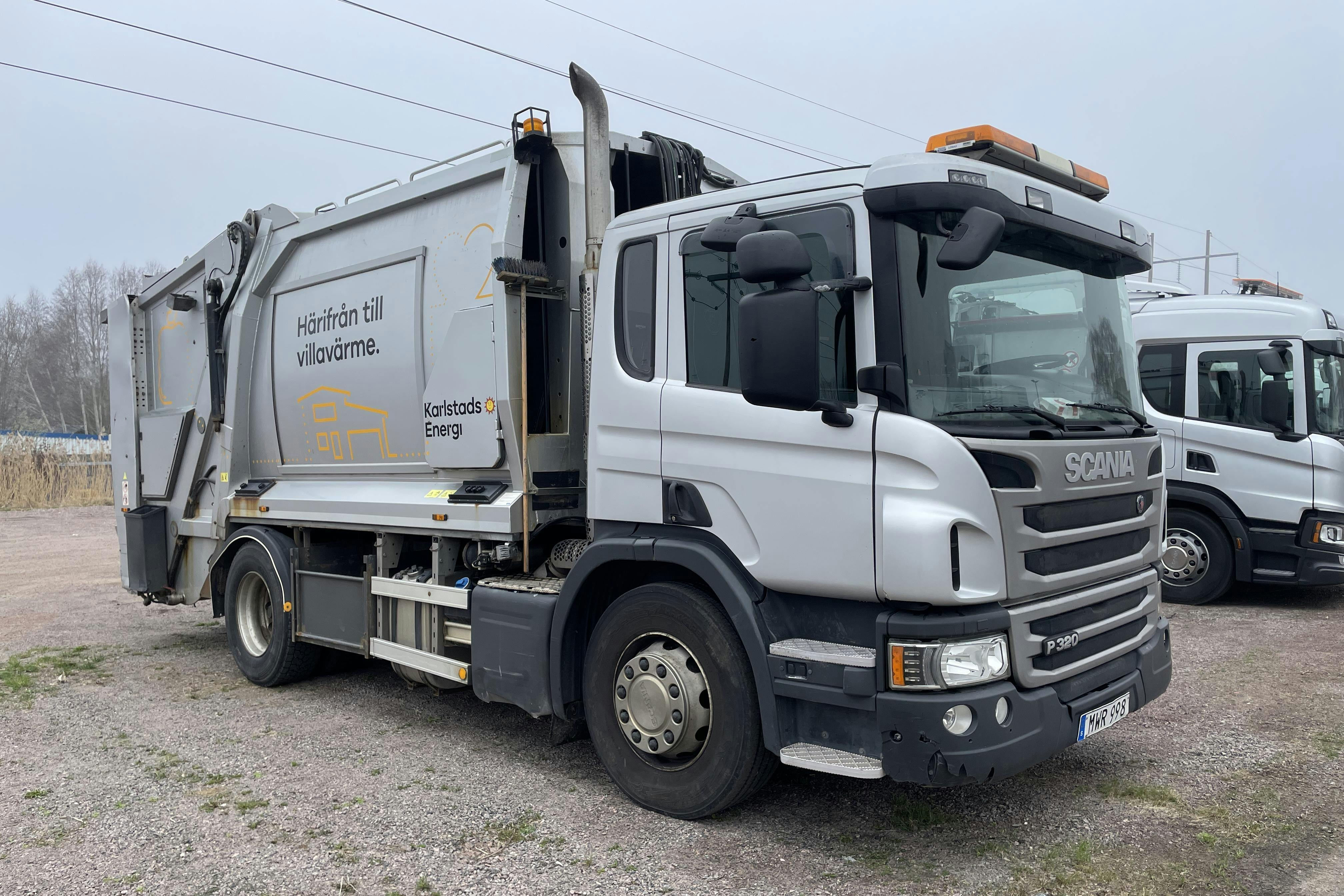 SCANIA P320LB HNB - 298 745 km - Automat - silver - 2015