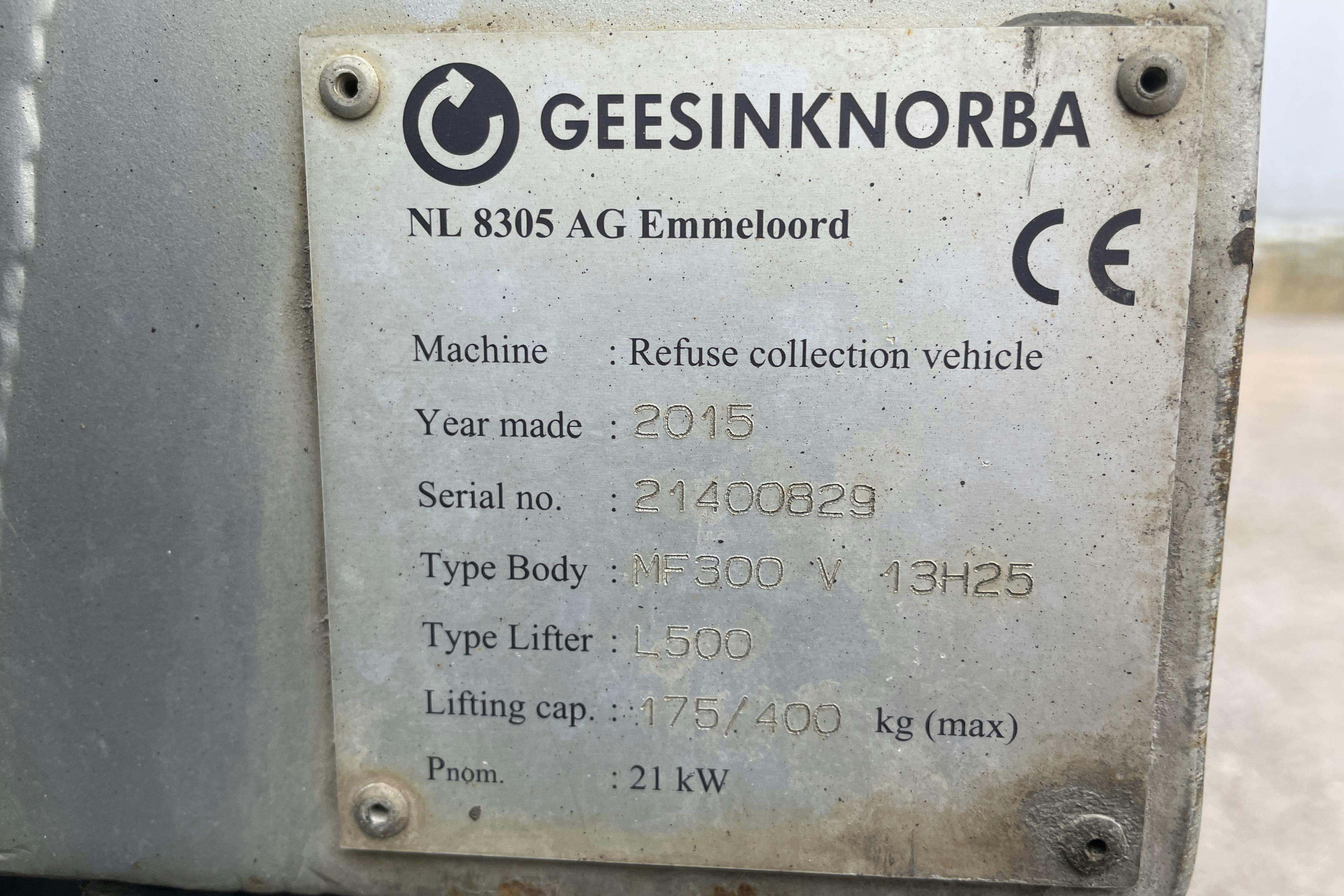 SCANIA P320LB HNB - 298 745 km - Automat - silver - 2015