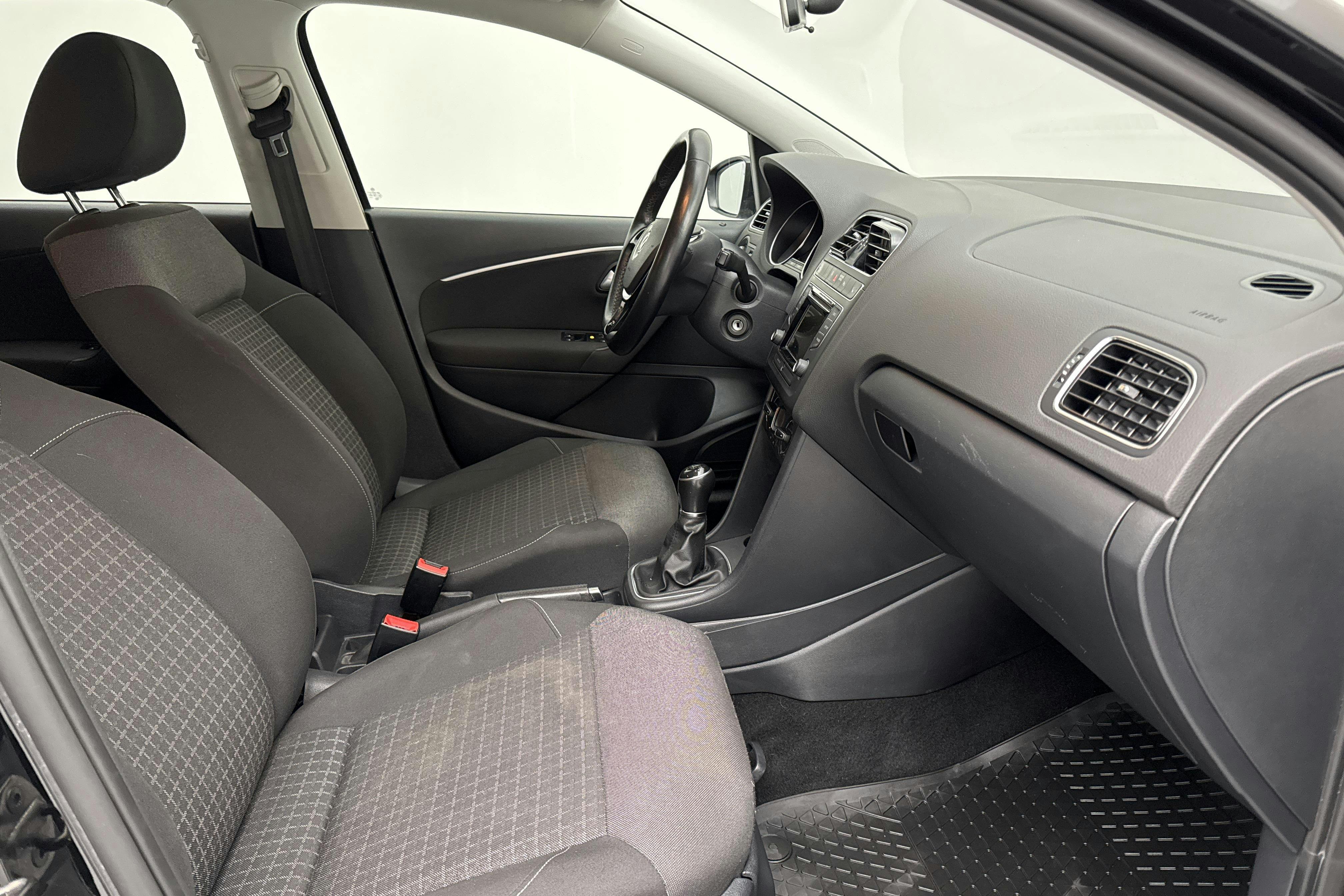 VW Polo 1.2 TSI 5dr (90hk) - 75 950 km - Manual - black - 2016