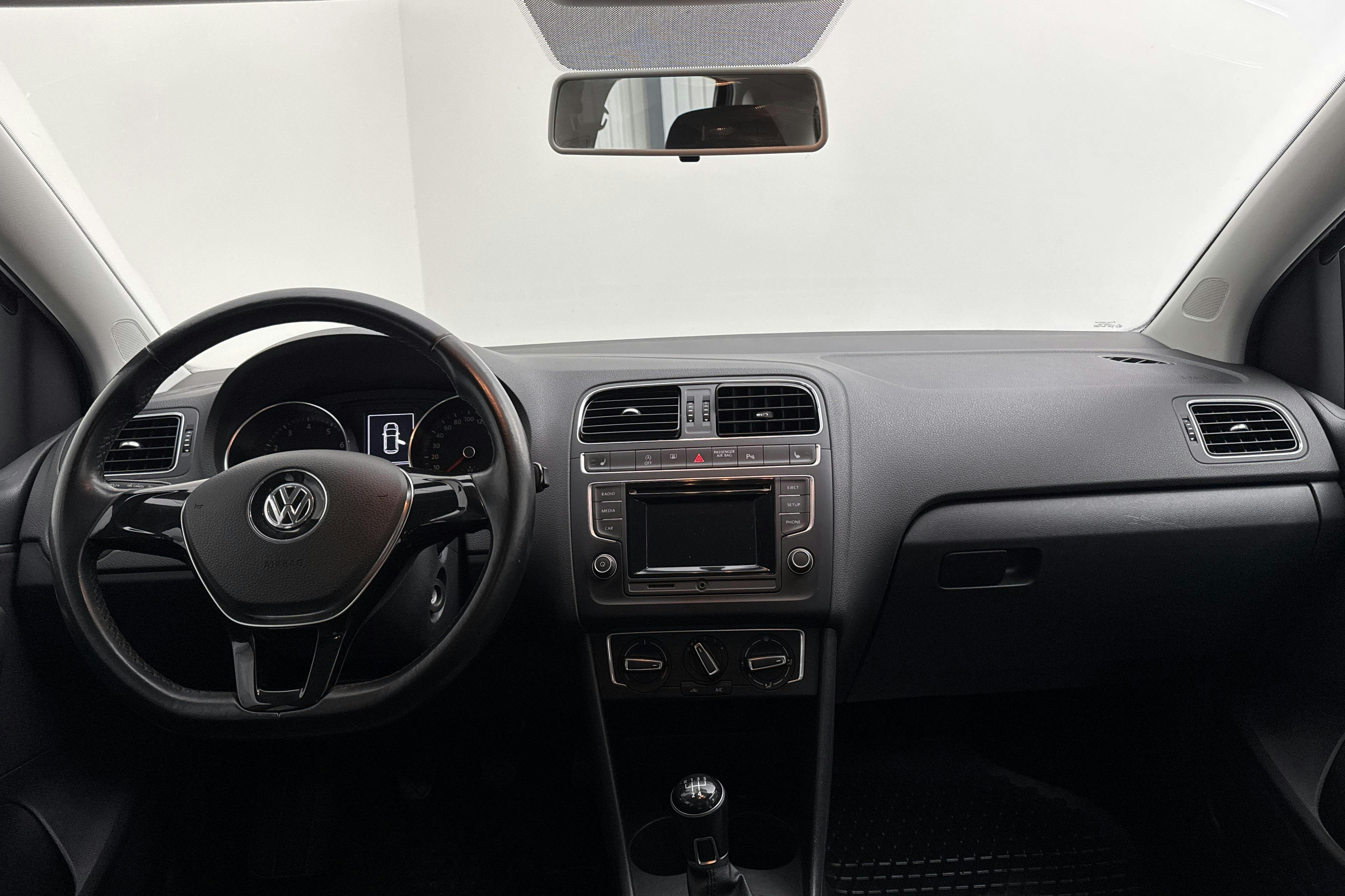 VW Polo 1.2 TSI 5dr (90hk) - 75 950 km - Manual - black - 2016