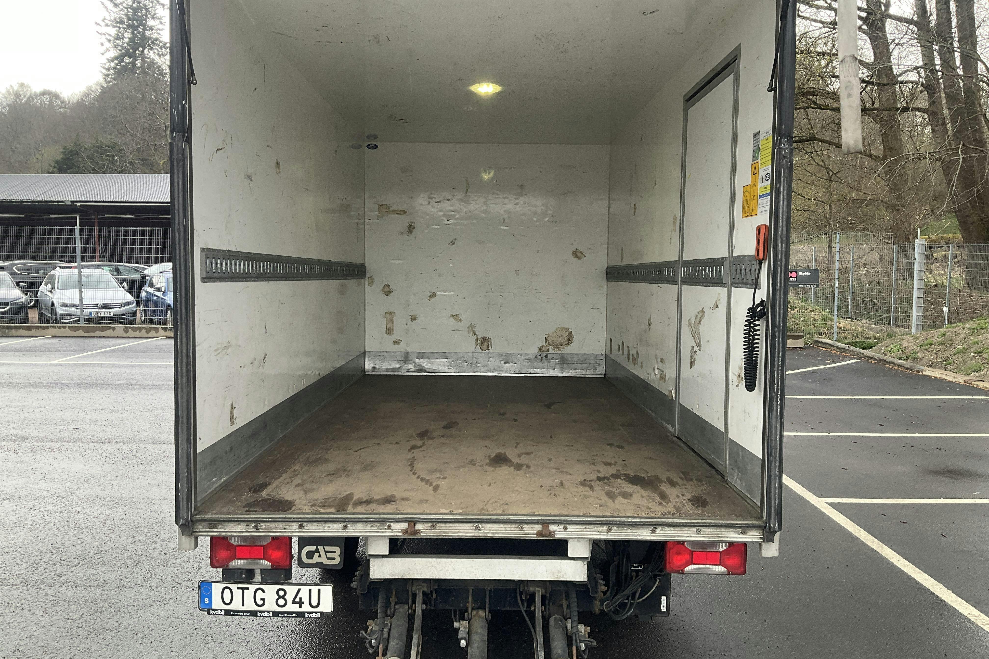 Iveco Daily 35 2.3 Volymskåp (136hk) - 14 412 mil - Automat - svart - 2019