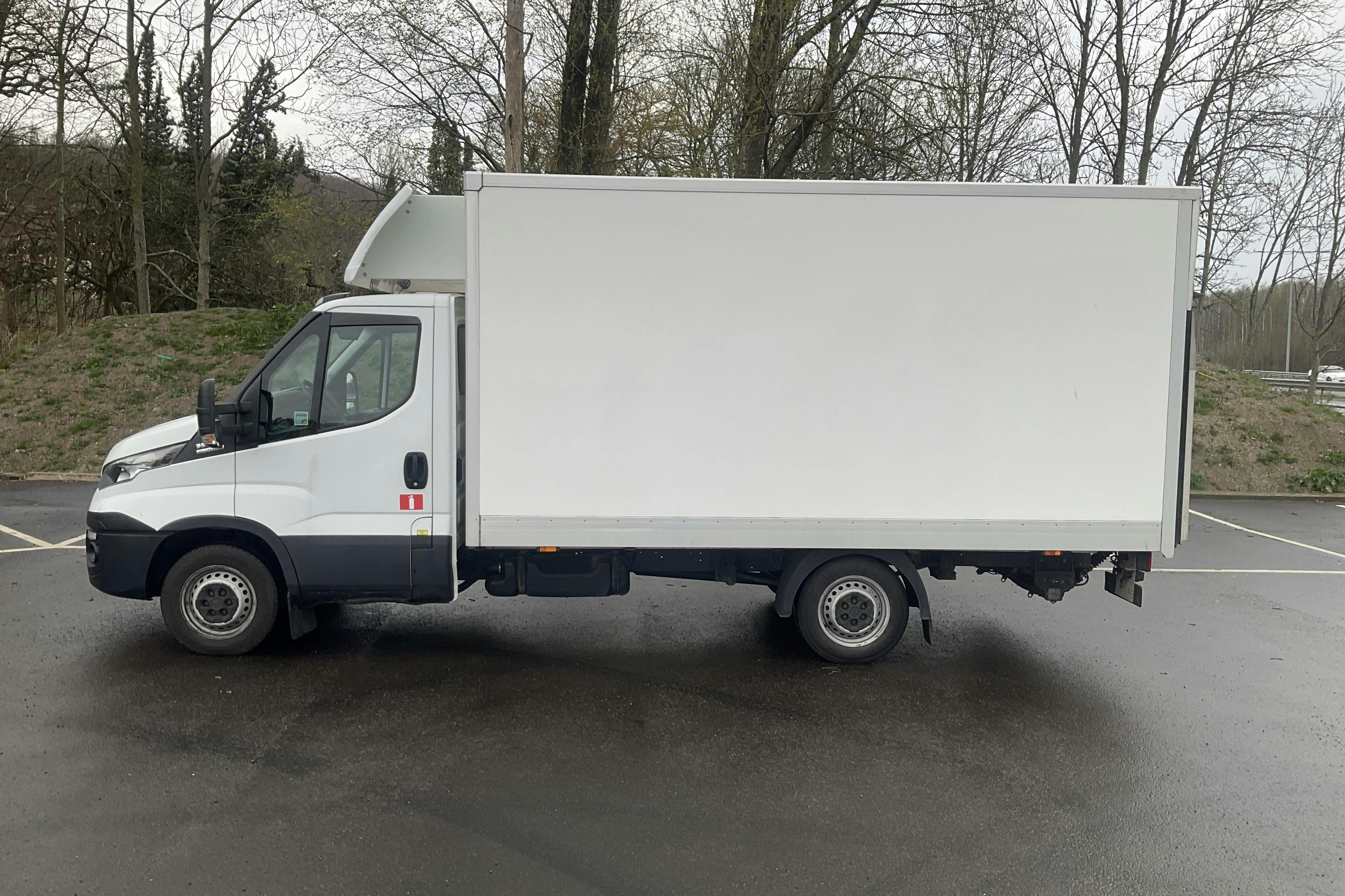 Iveco Daily 35 2.3 Volymskåp (136hk) - 14 412 mil - Automat - svart - 2019