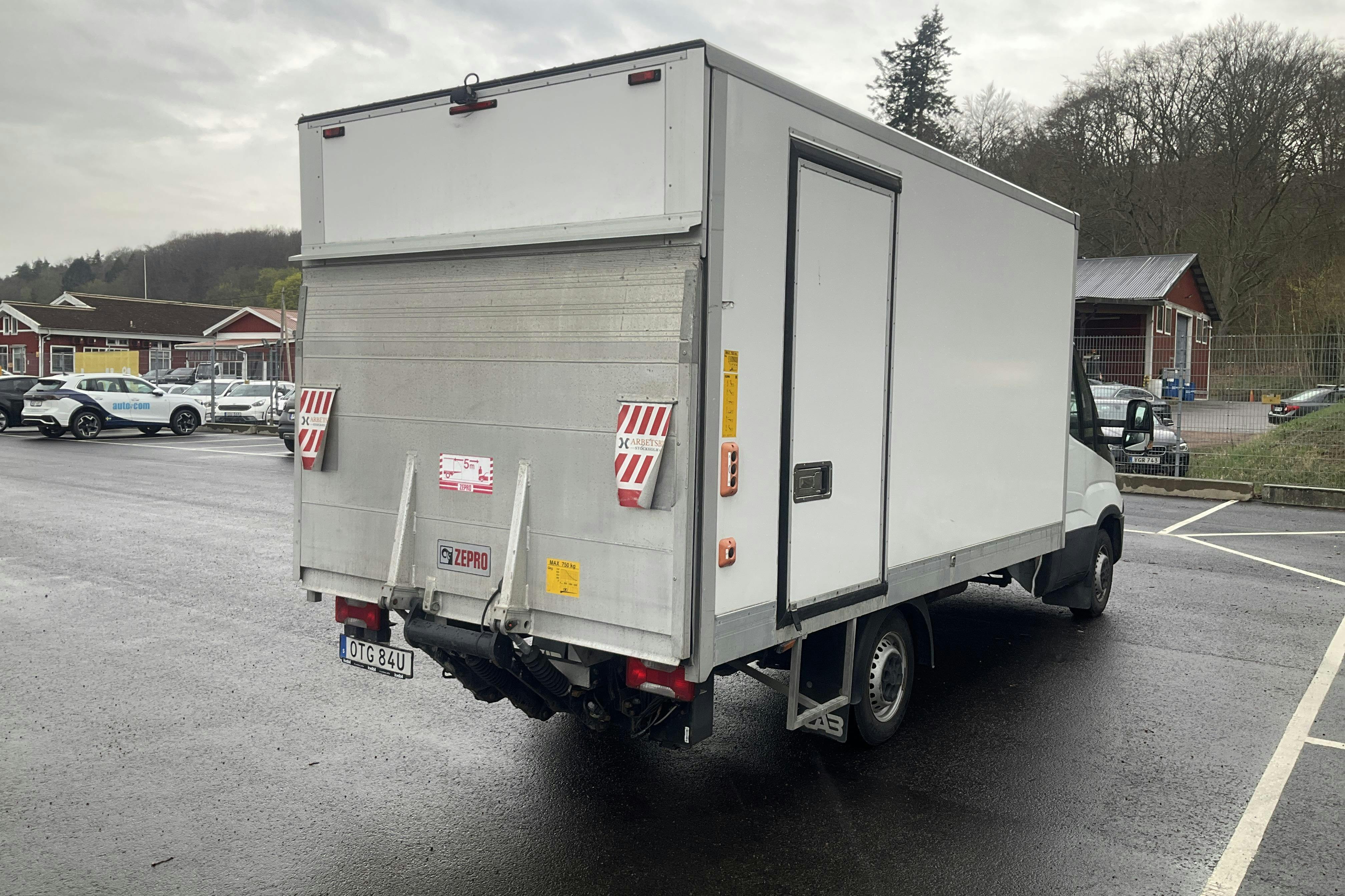 Iveco Daily 35 2.3 Volymskåp (136hk) - 14 412 mil - Automat - svart - 2019