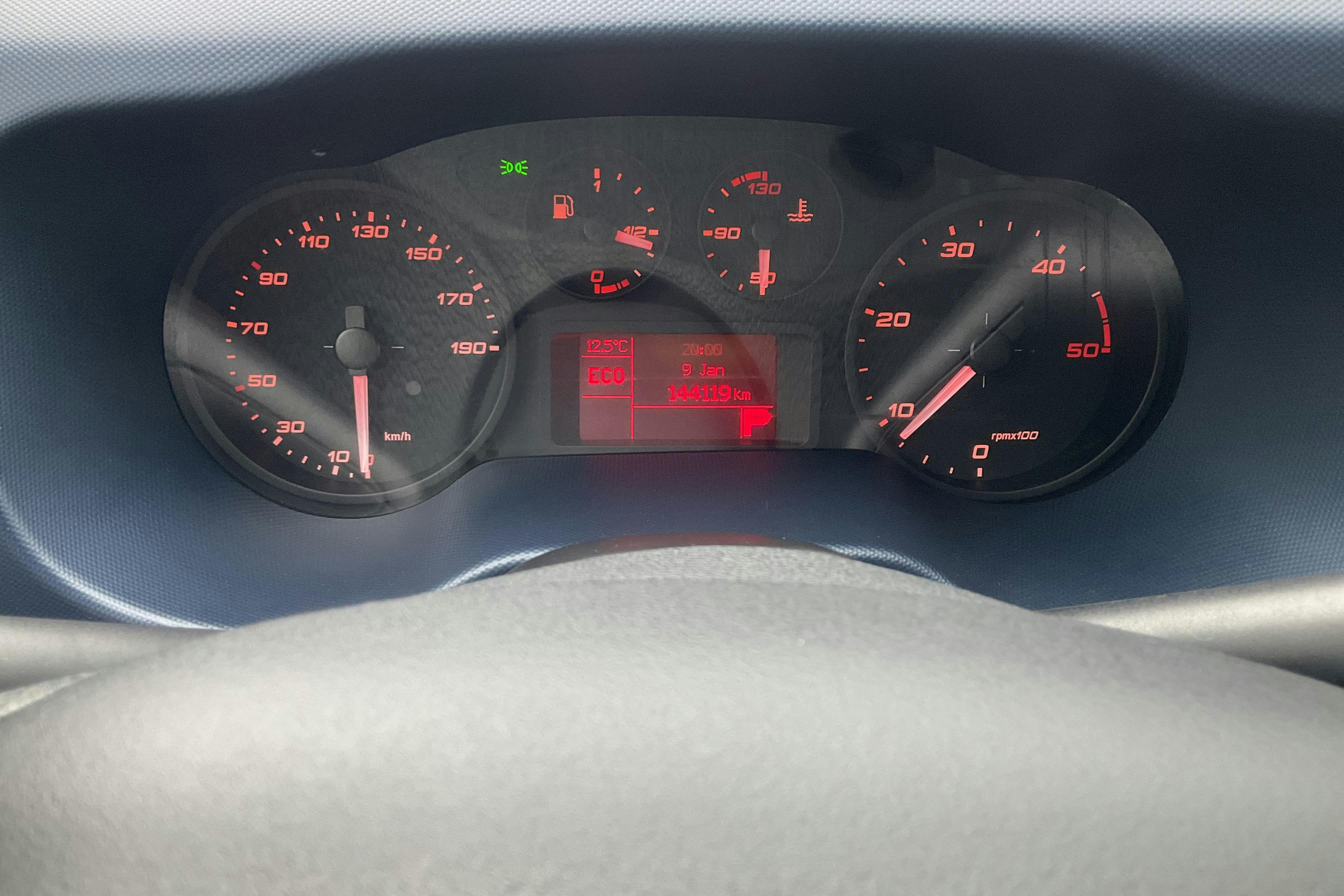 Iveco Daily 35 2.3 Volymskåp (136hk) - 14 412 mil - Automat - svart - 2019