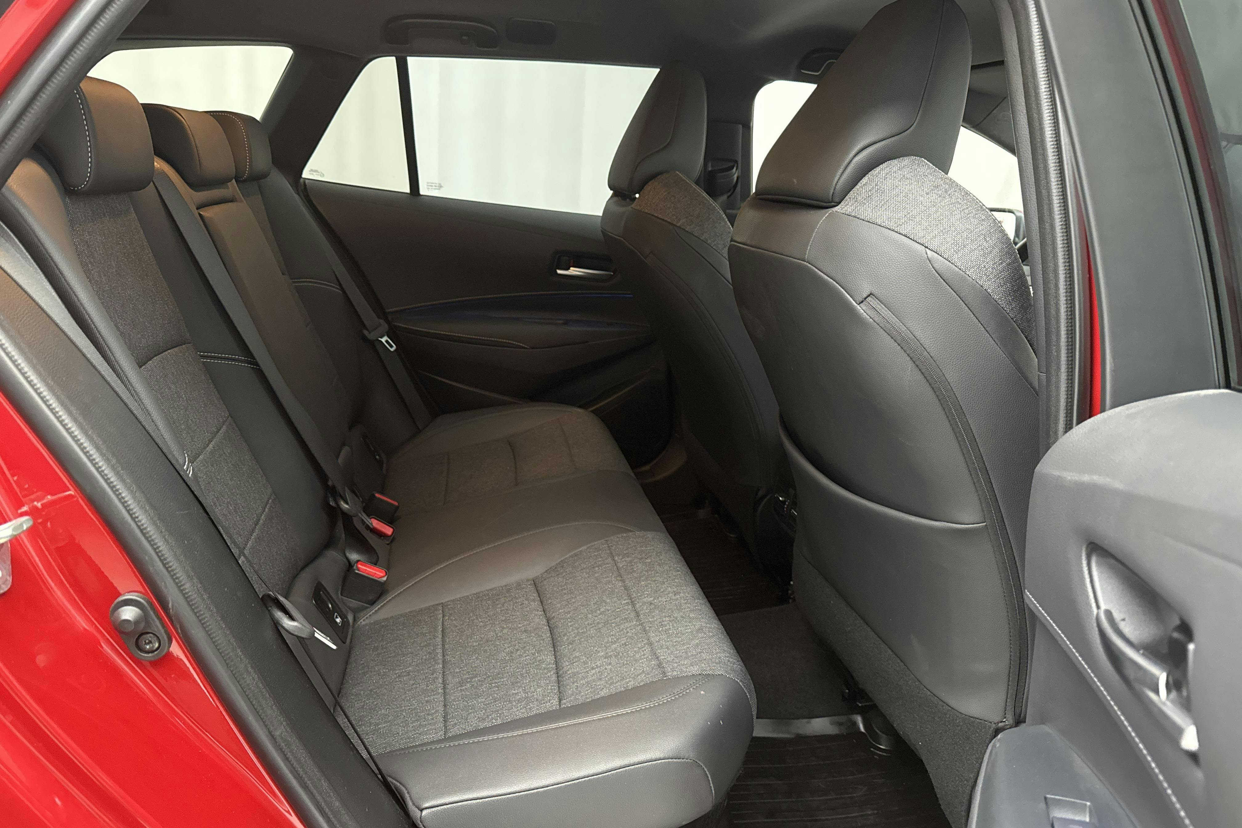 Toyota Corolla 2.0 Hybrid Touring Sports (184hk) - 49 590 km - Automatic - red - 2022