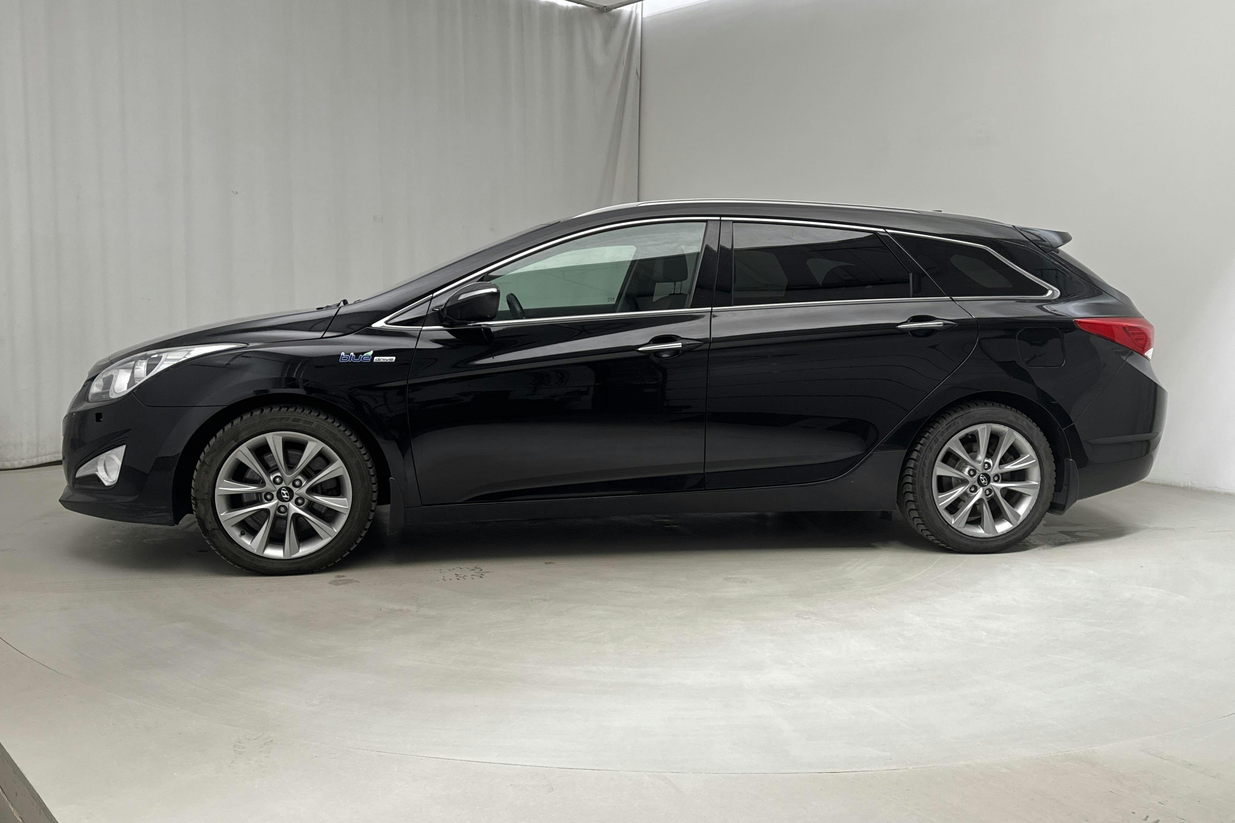 Hyundai i40 1.7 CRDi Kombi (136hk) - 220 590 km - Manual - black - 2014