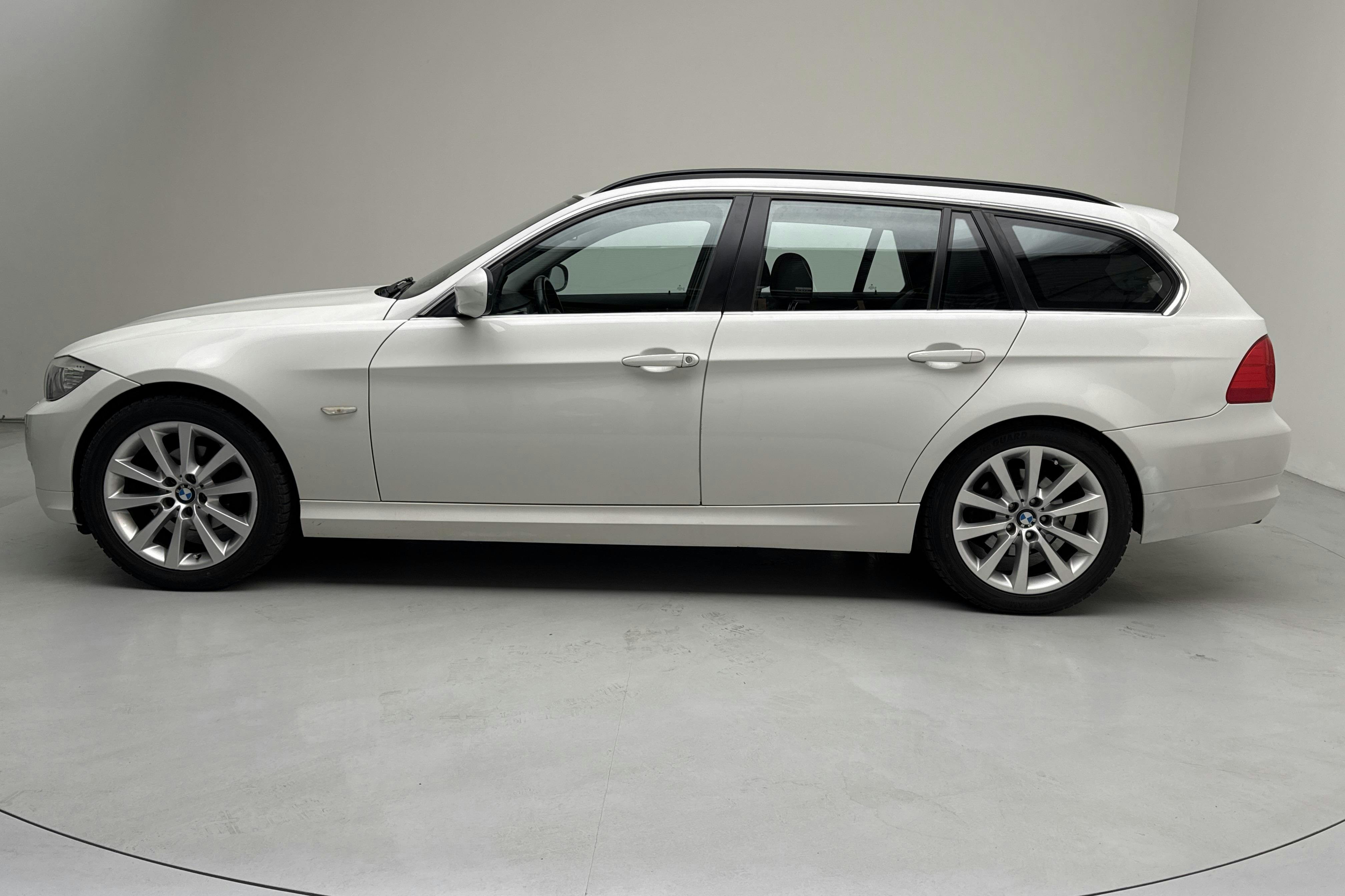 BMW 316d Touring, E91 (116hk) - 17 220 mil - Manuell - vit - 2011