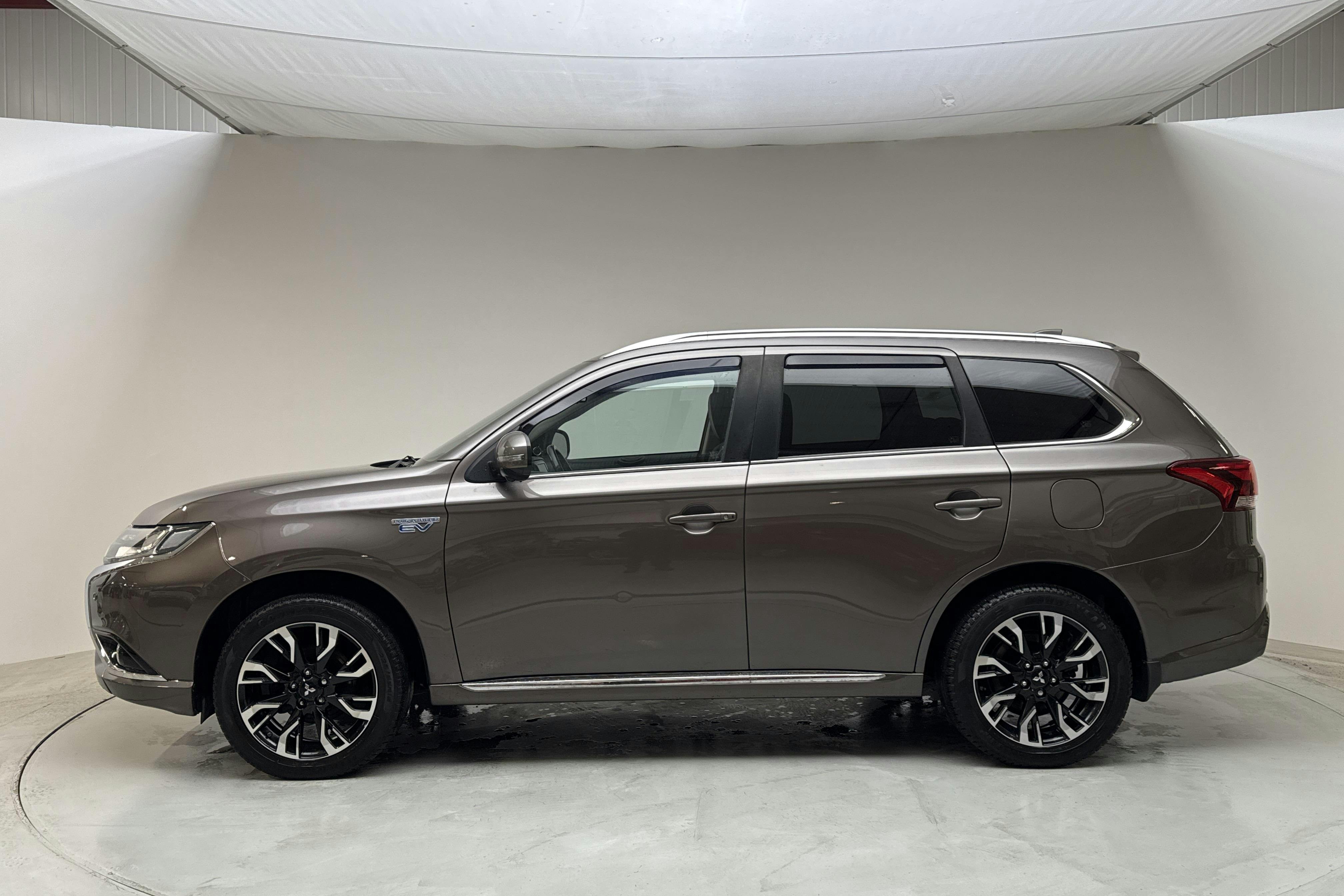 Mitsubishi Outlander 2.0 Plug-in Hybrid 4WD (121hk) - 168 370 km - Automaatne - pruun - 2017