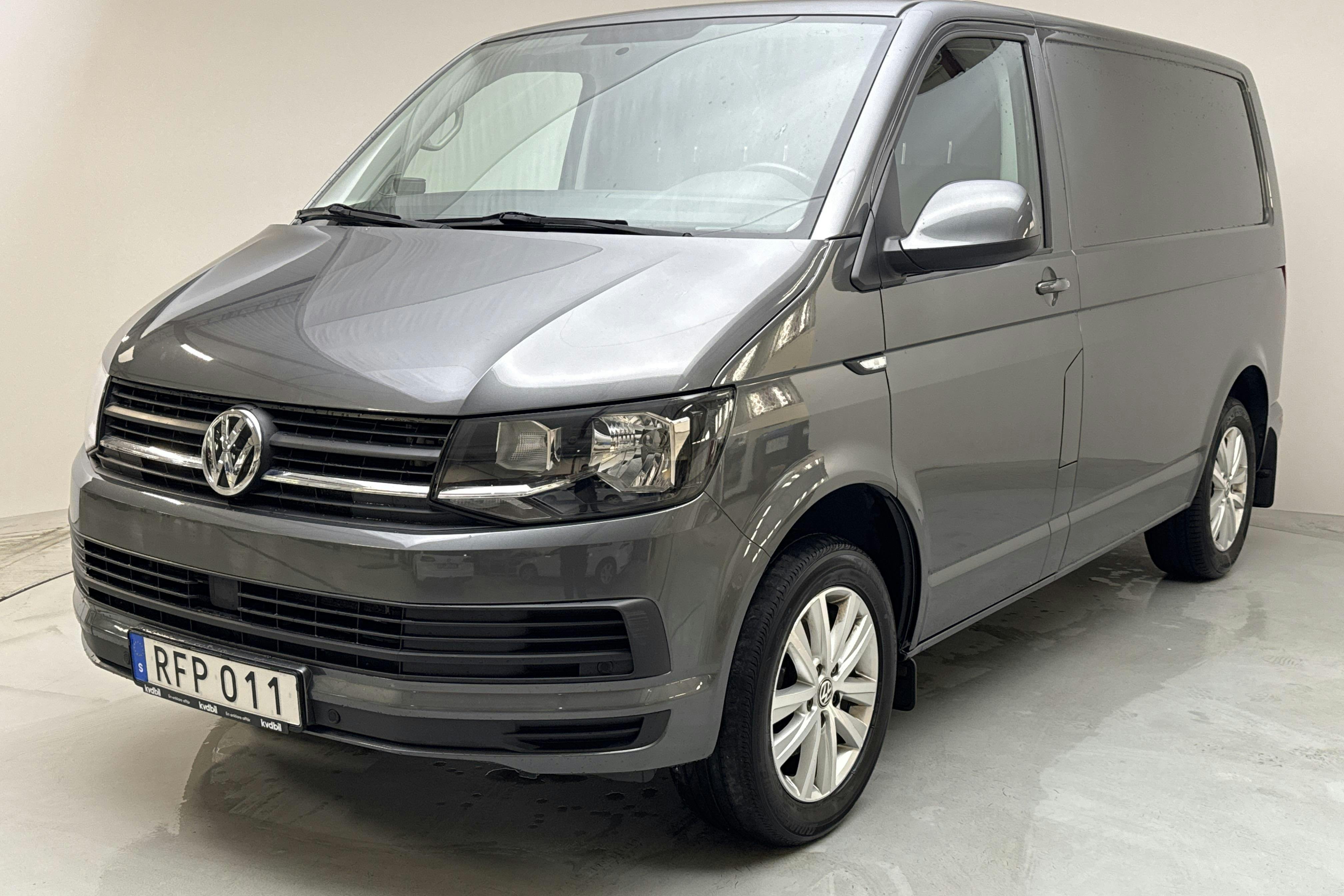 VW Transporter T6 2.0 TDI BMT Skåp (150hk) - 6 748 mil - Manuell - grå - 2019