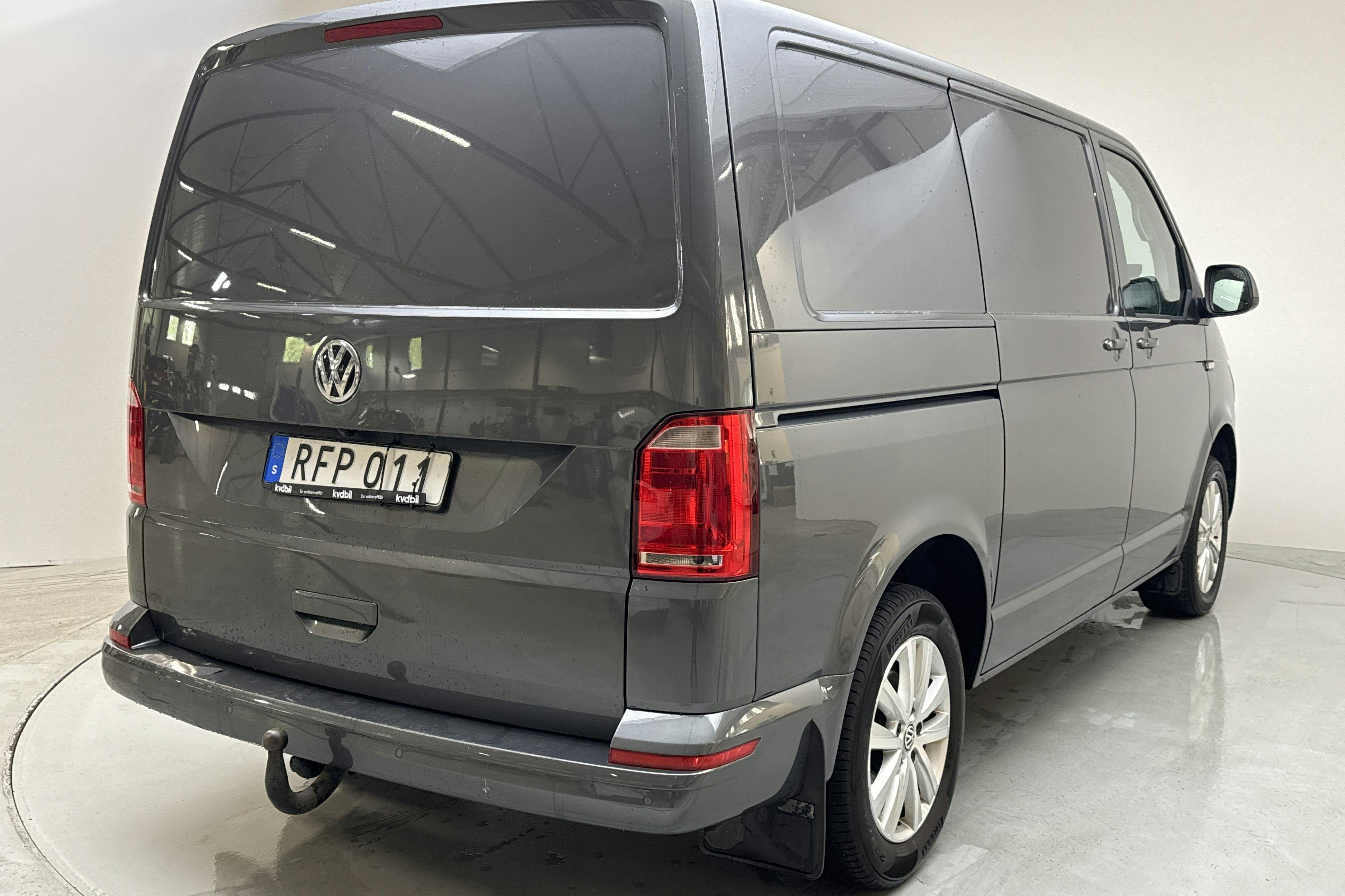 VW Transporter T6 2.0 TDI BMT Skåp (150hk) - 6 748 mil - Manuell - grå - 2019