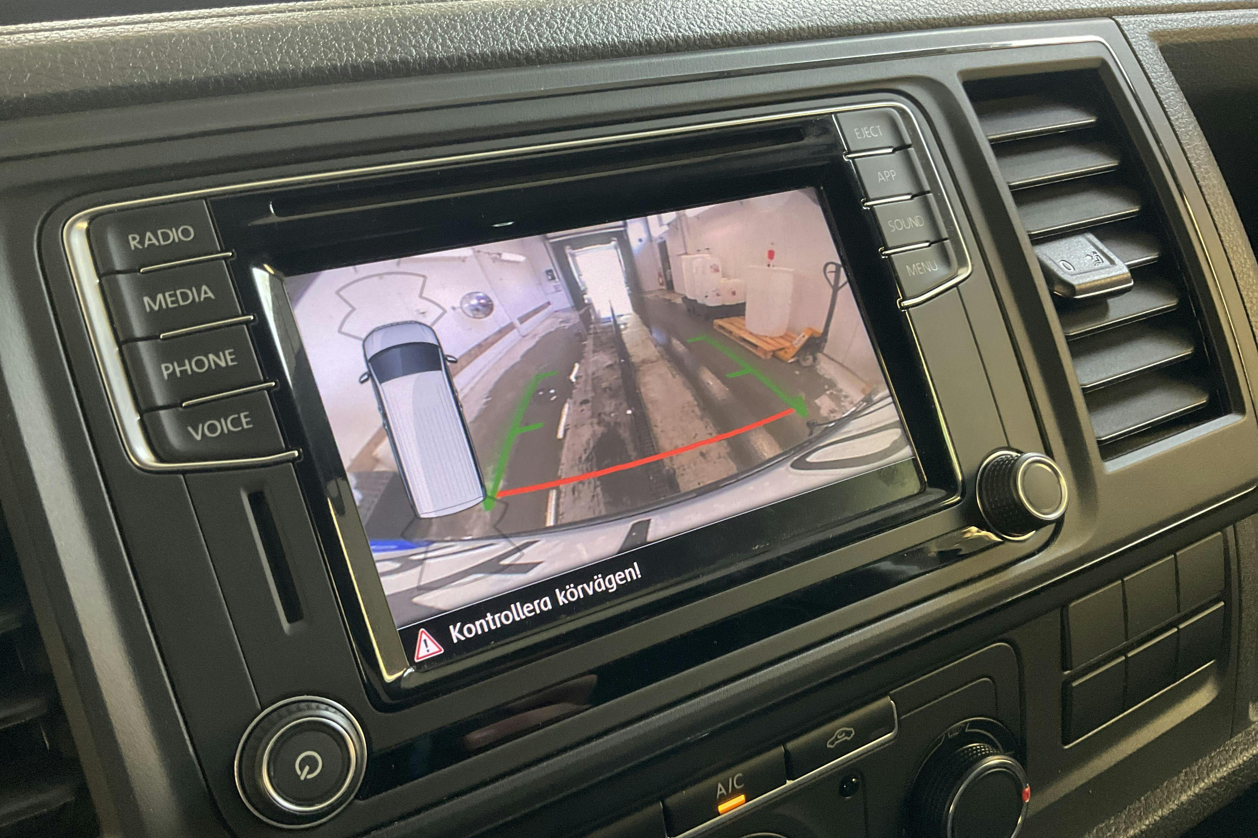 VW Transporter T6 2.0 TDI BMT Skåp (150hk) - 6 748 mil - Manuell - grå - 2019