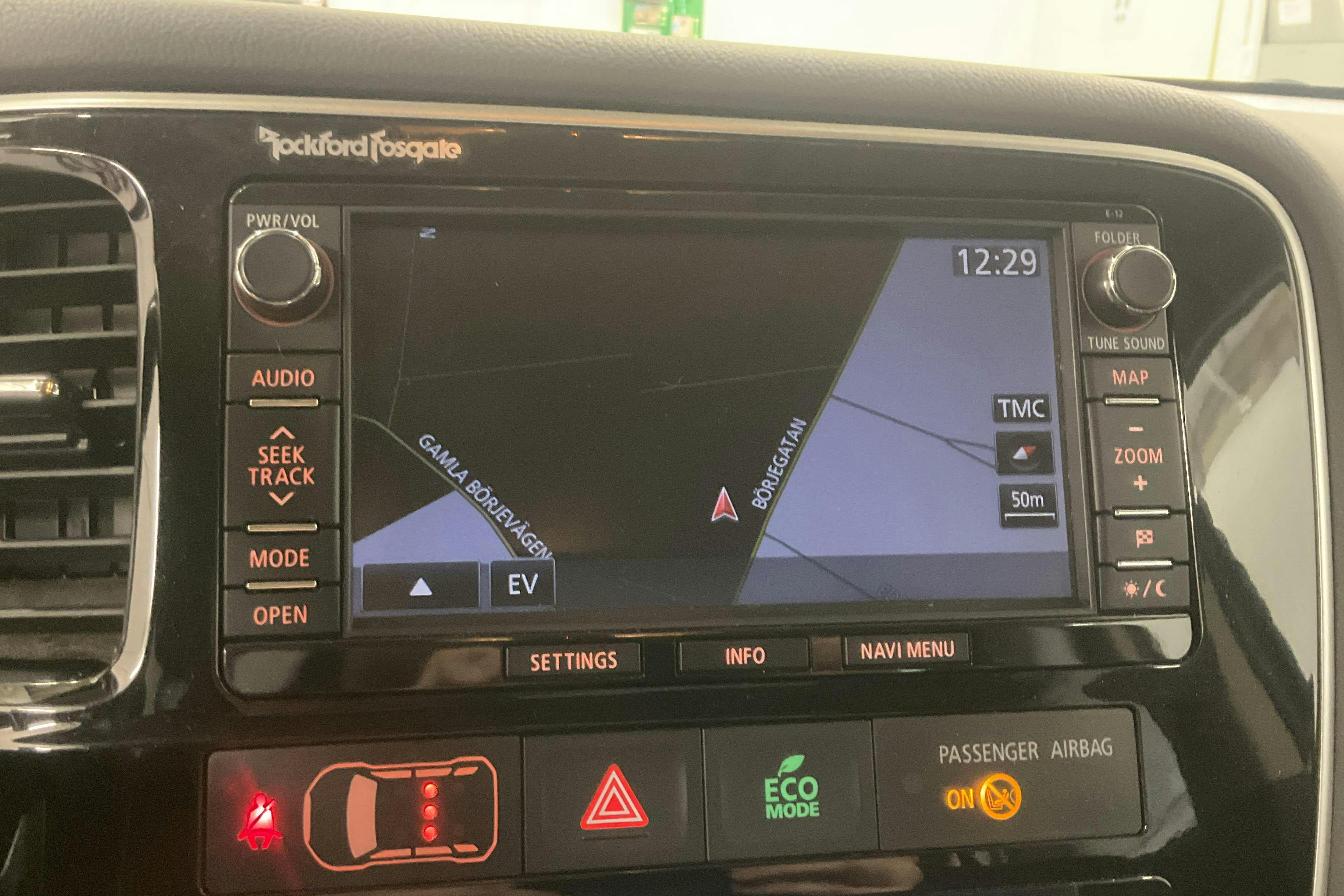 Mitsubishi Outlander 2.0 Plug-in Hybrid 4WD (121hk) - 176 860 km - Automatic - black - 2015