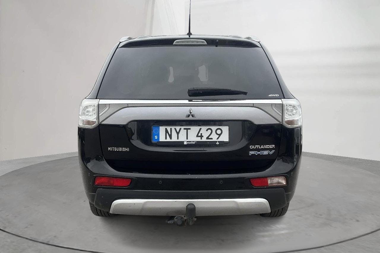 Mitsubishi Outlander 2.0 Plug-in Hybrid 4WD (121hk) - 176 860 km - Automatic - black - 2015