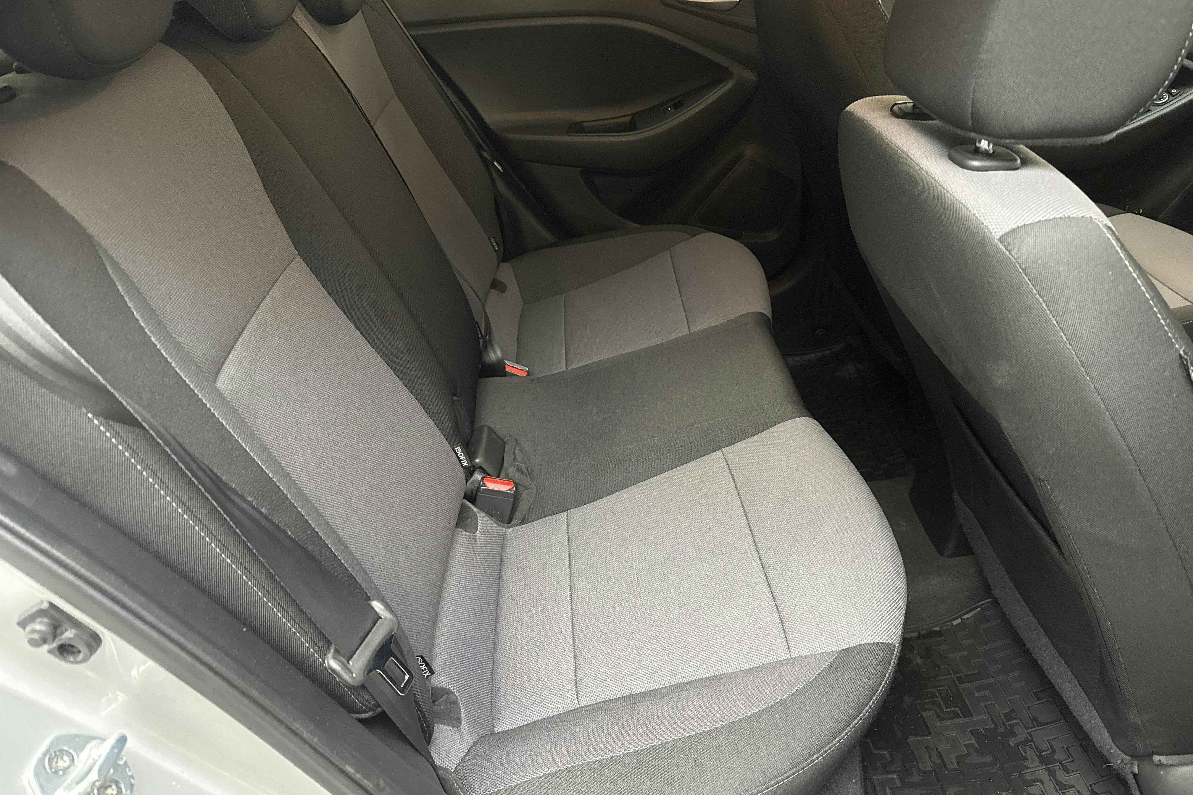 Hyundai i20 1.25 (84hk) - 47 120 km - Manualna - srebro - 2019