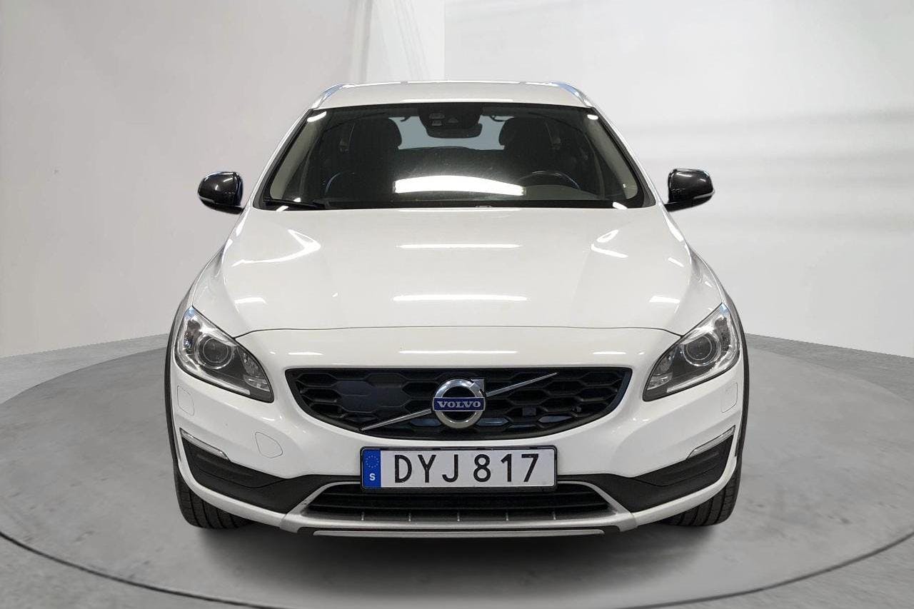 Volvo V60 D3 Cross Country (150hk) - 27 419 mil - Automat - vit - 2017