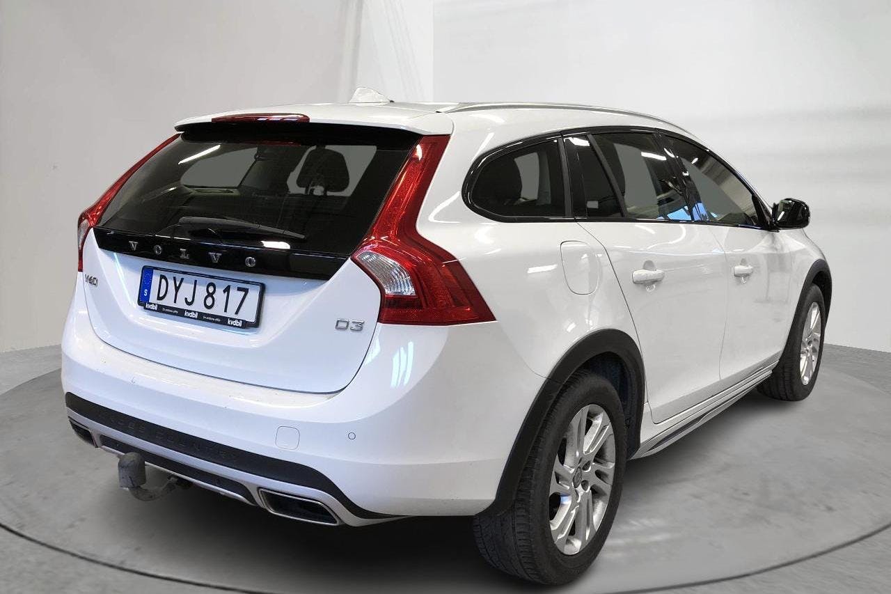 Volvo V60 D3 Cross Country (150hk) - 27 419 mil - Automat - vit - 2017