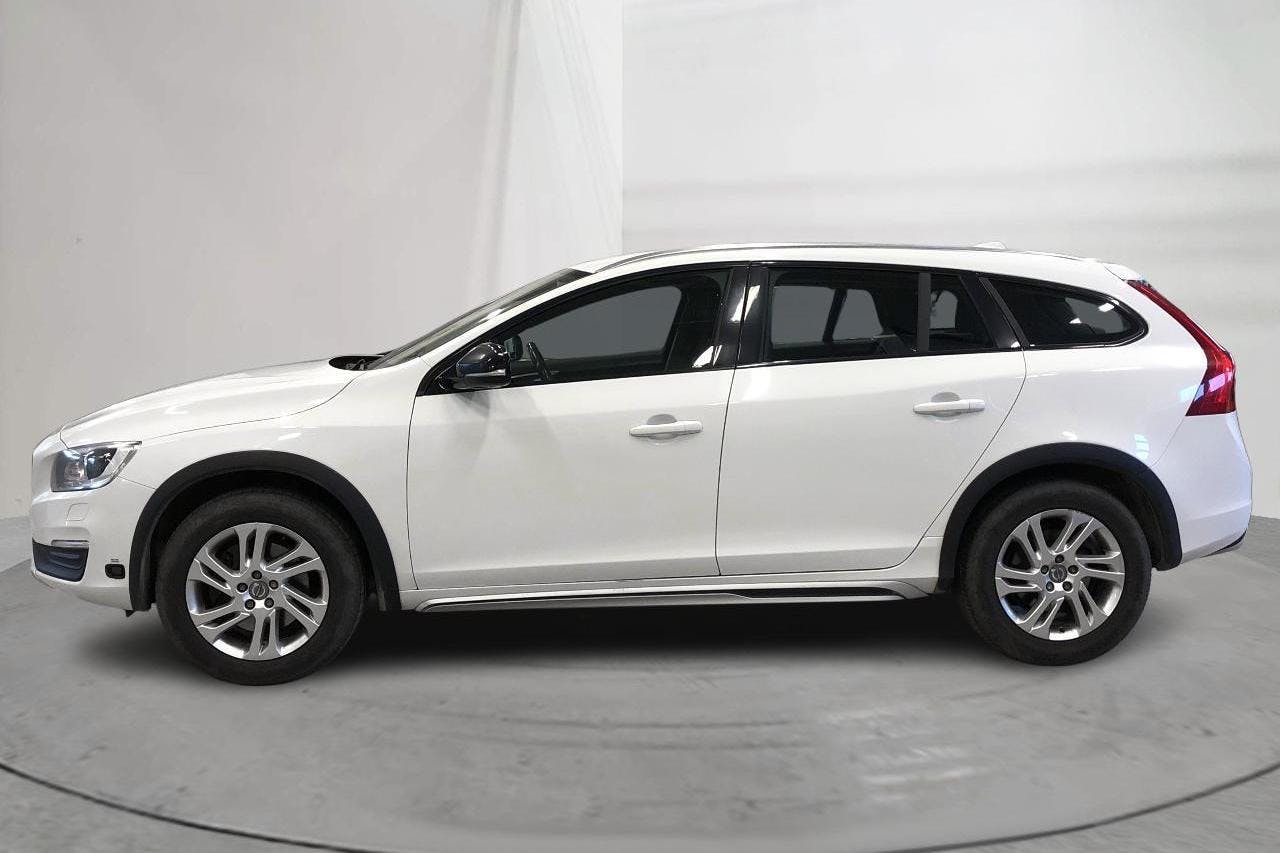 Volvo V60 D3 Cross Country (150hk) - 27 419 mil - Automat - vit - 2017