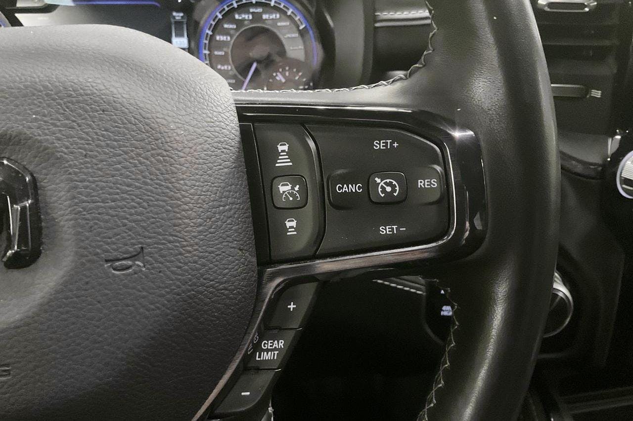 Dodge RAM 1500 5.7 (395hk) - 9 332 mil - Automat - svart - 2022