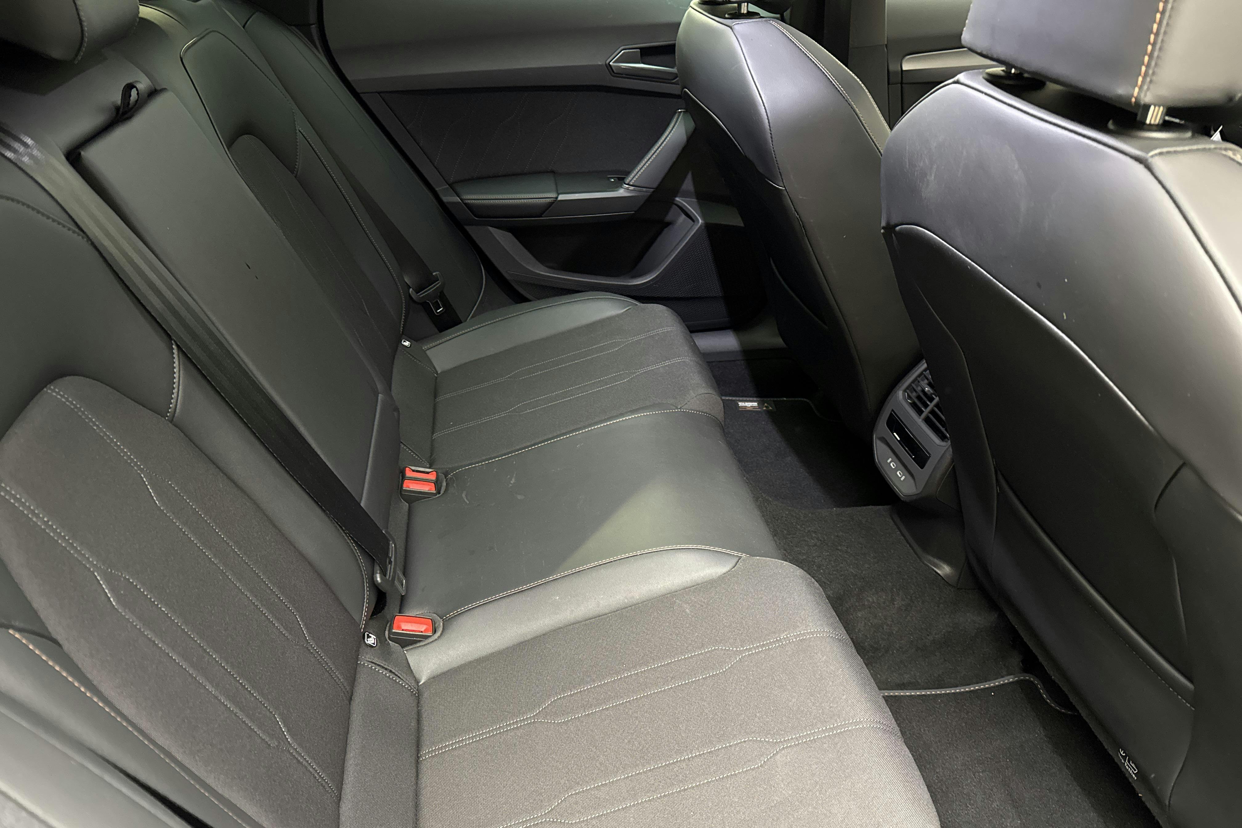 Cupra Formentor 1.5 eTSI DSG (150hk) - 1 089 mil - Automat - svart - 2025