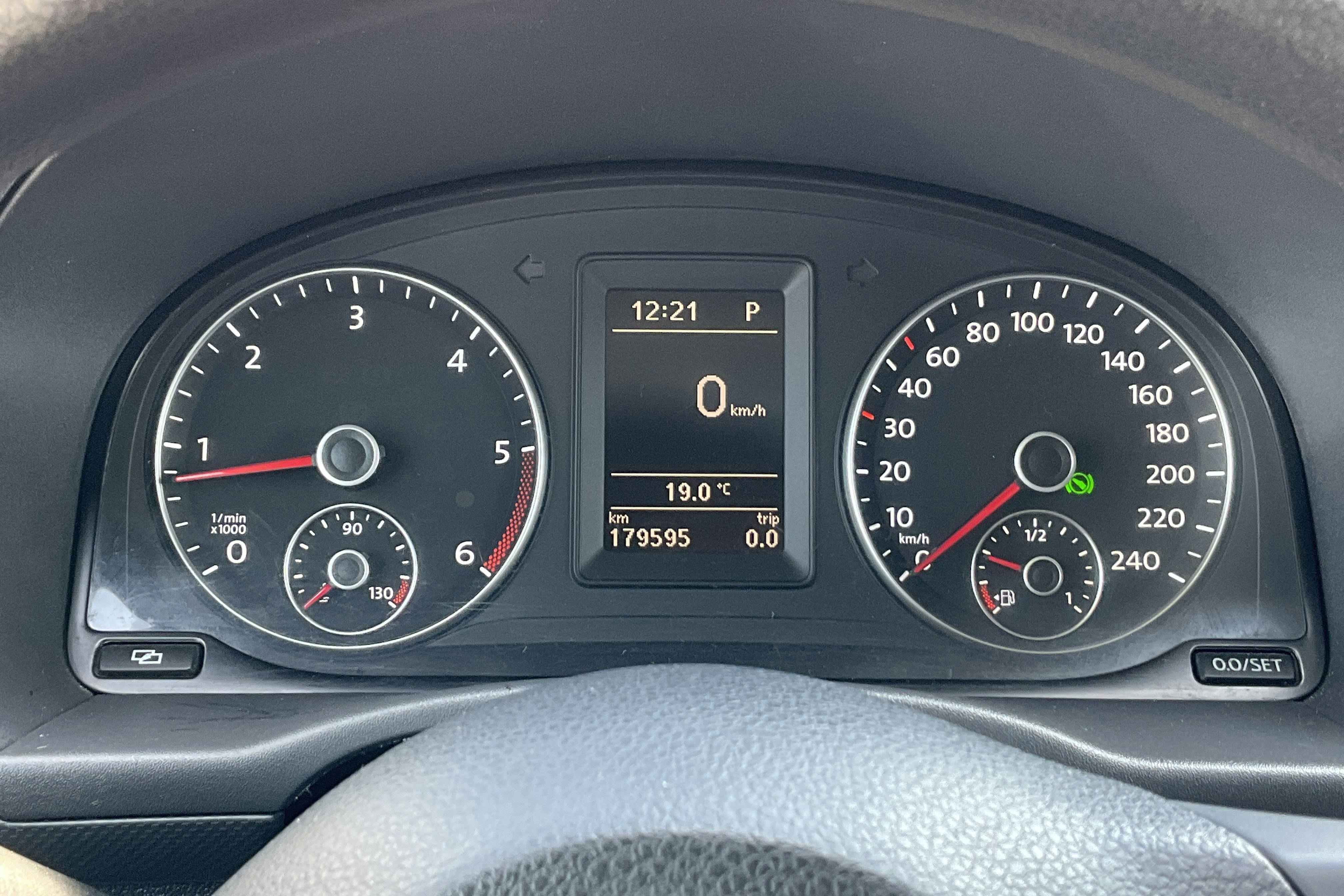 VW Caddy 1.6 TDI Skåp (102hk) - 179 600 km - Automatic - white - 2012