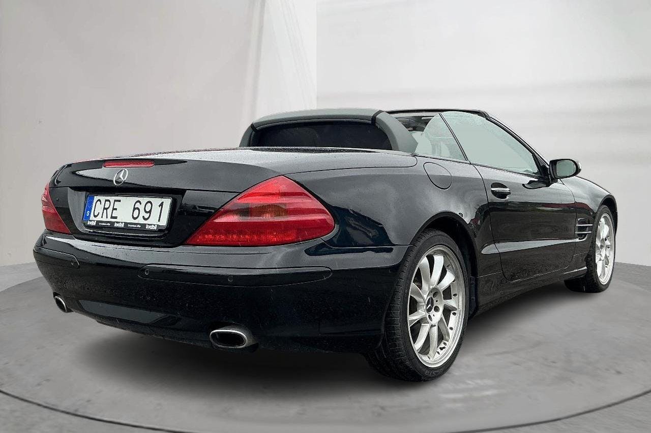 Mercedes SL 350 R230 (245hk) - 12 648 mil - Automat - svart - 2005