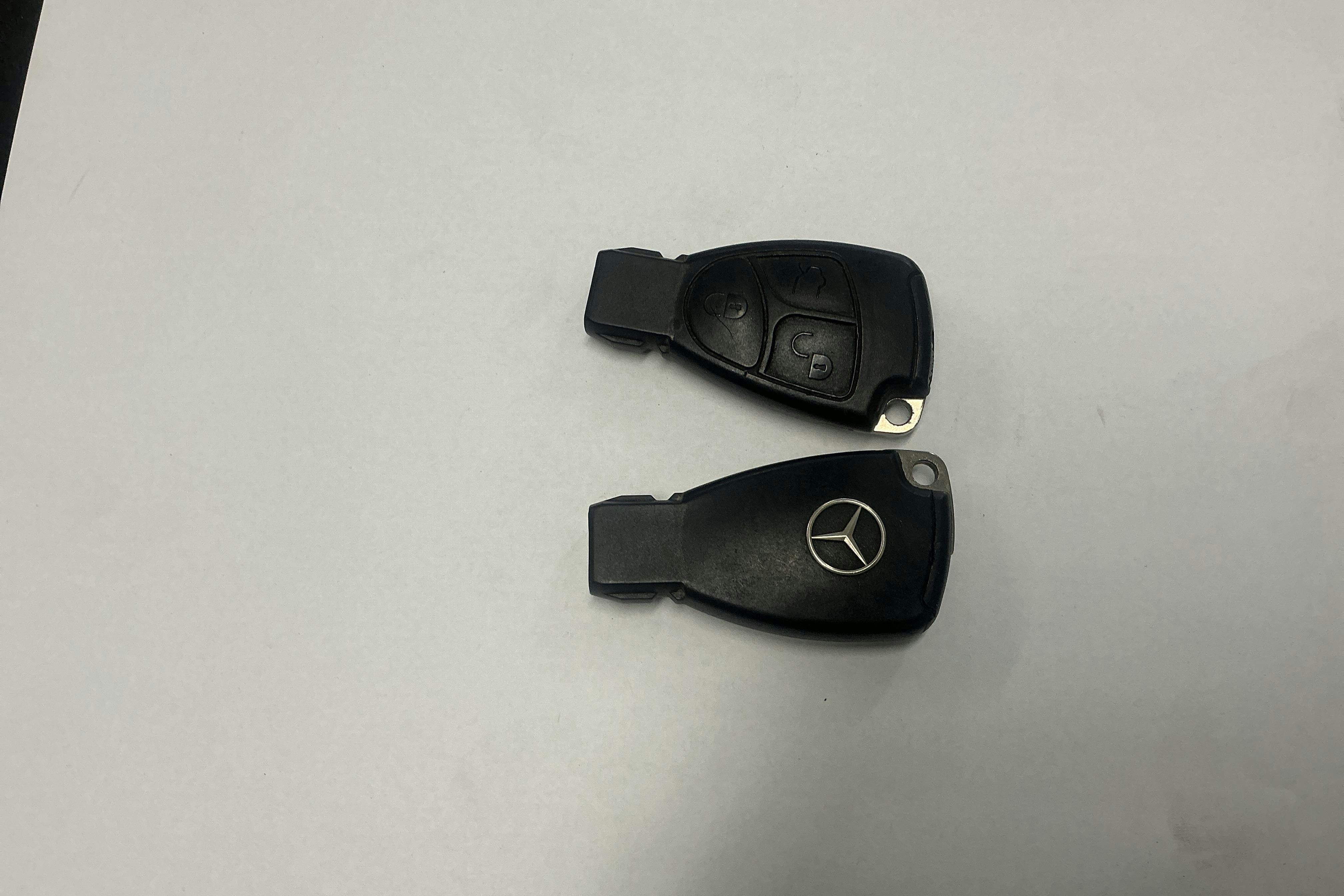 Presentationsfoto 19 av 19: Mercedes SL 350 R230 (245hk) - 12 648 mil - Automat - svart - 2005