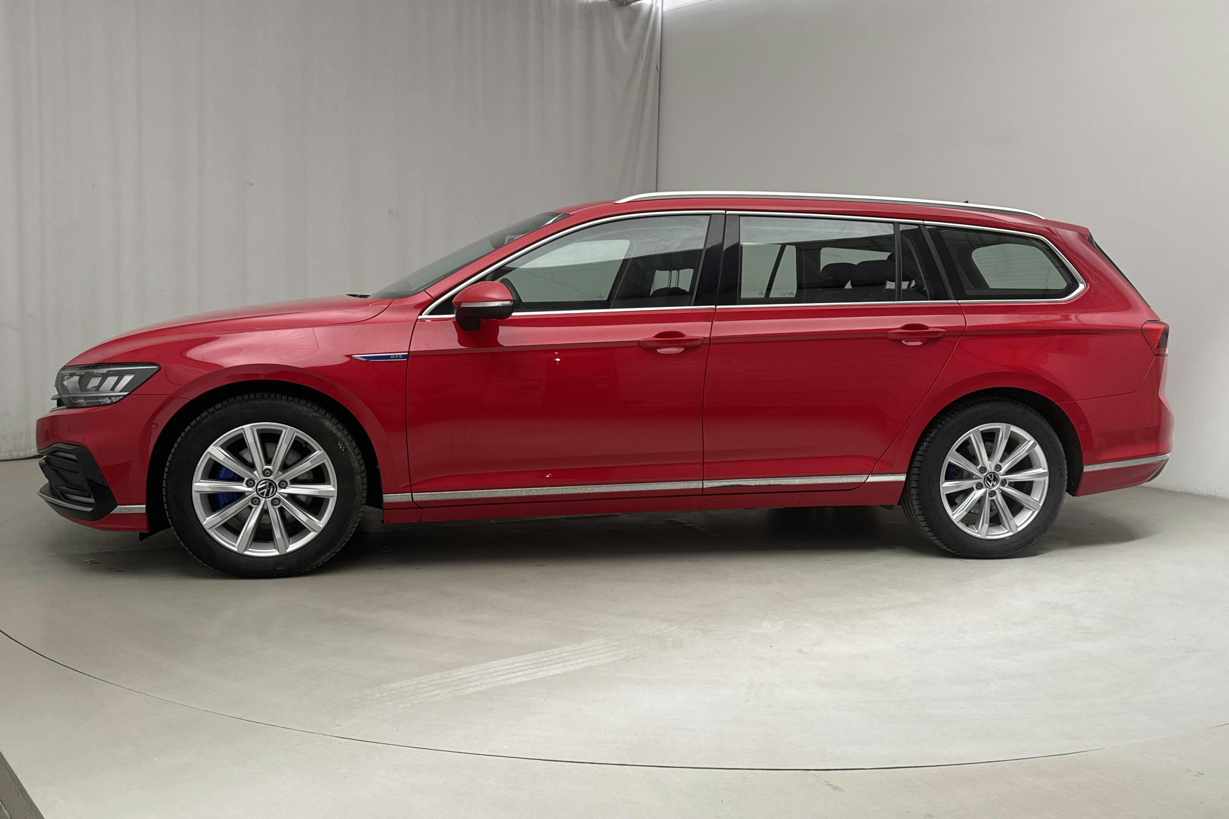 VW Passat 1.4 GTE Sportscombi (218hk) - 12 108 mil - Automat - röd - 2022