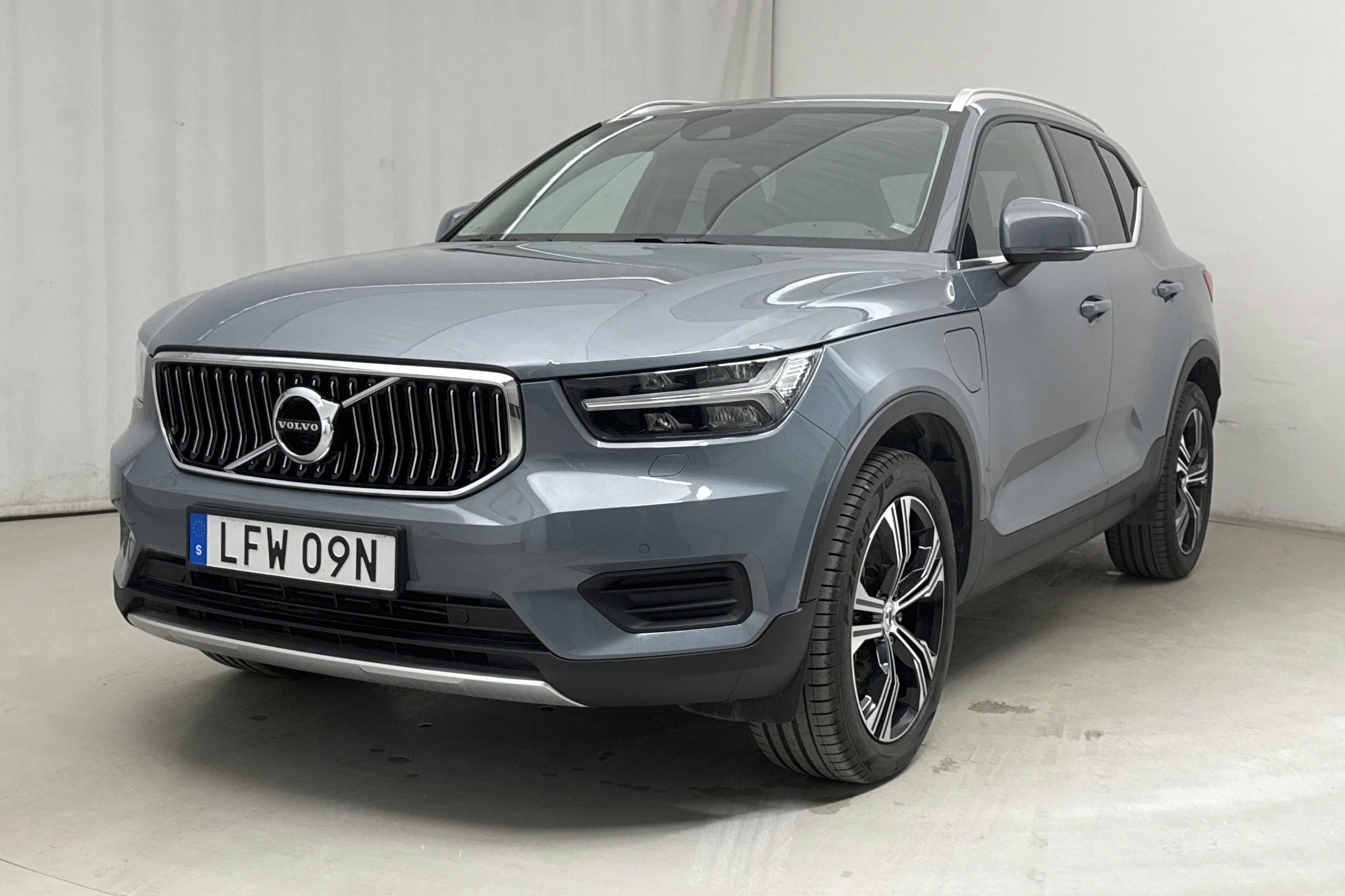 Volvo XC40 T4 2WD Twin Engine (211hk) - 43 240 km - Automatic - gray - 2022